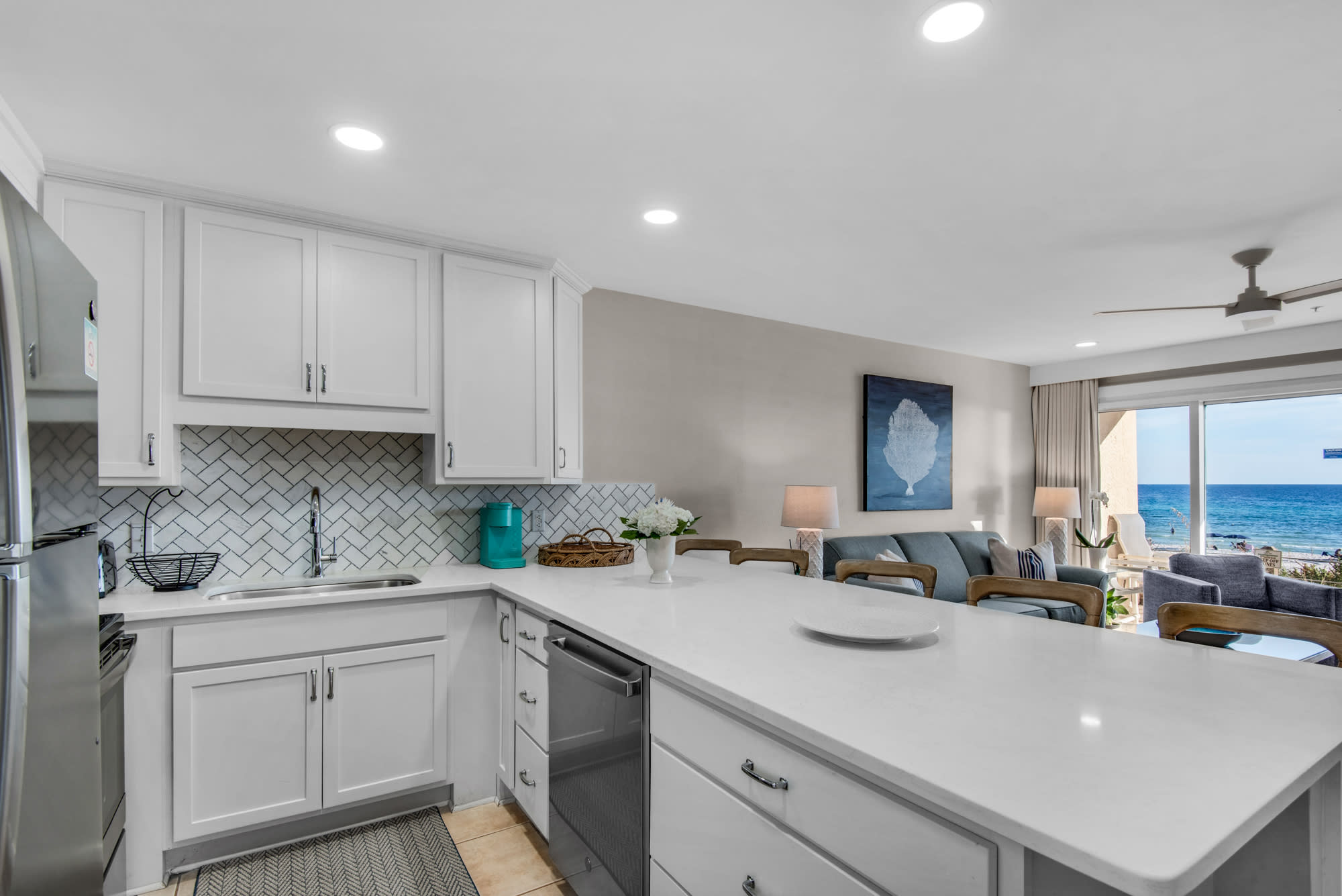 Large area for prepping dinner or lunch