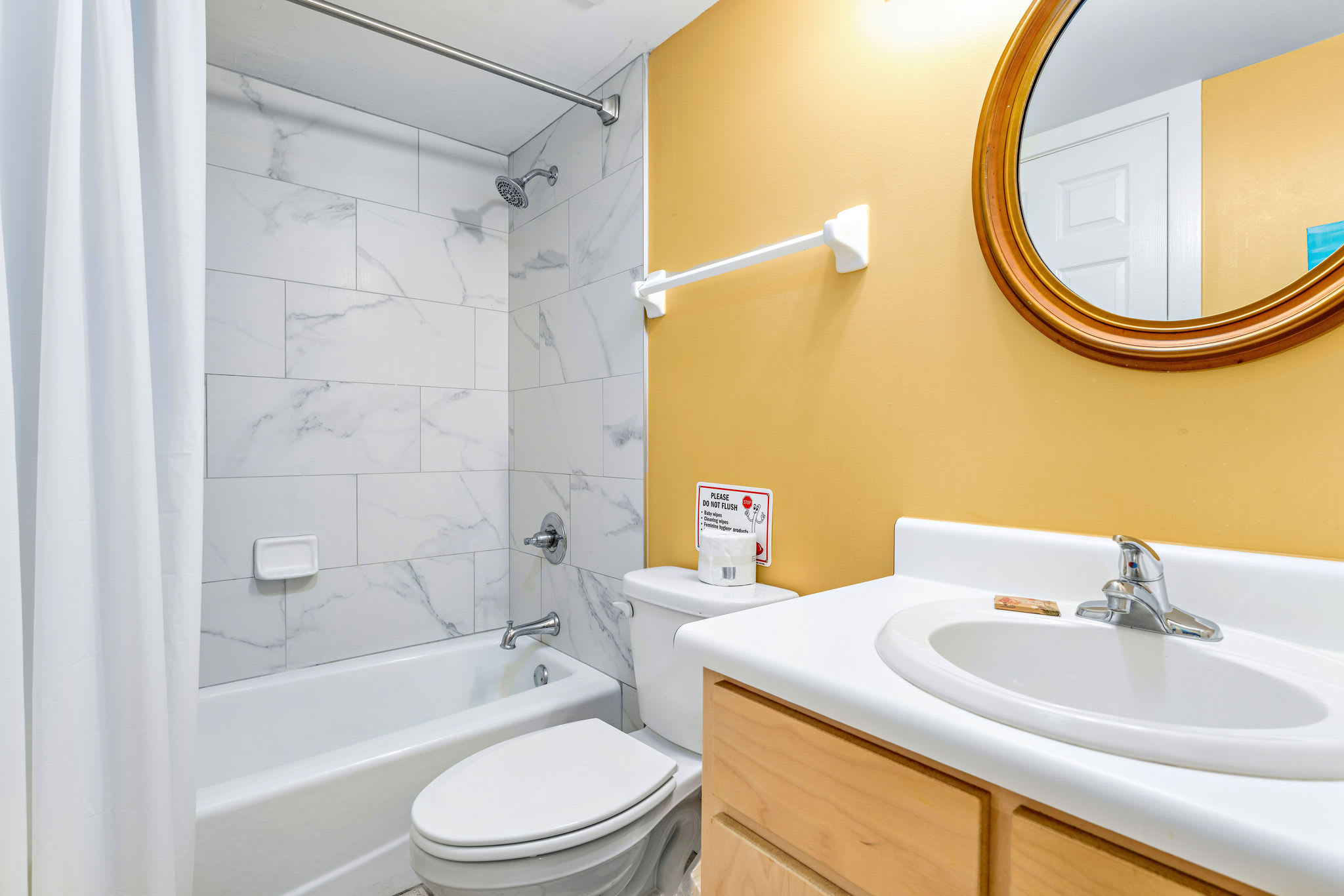 Queen bedroom bathroom