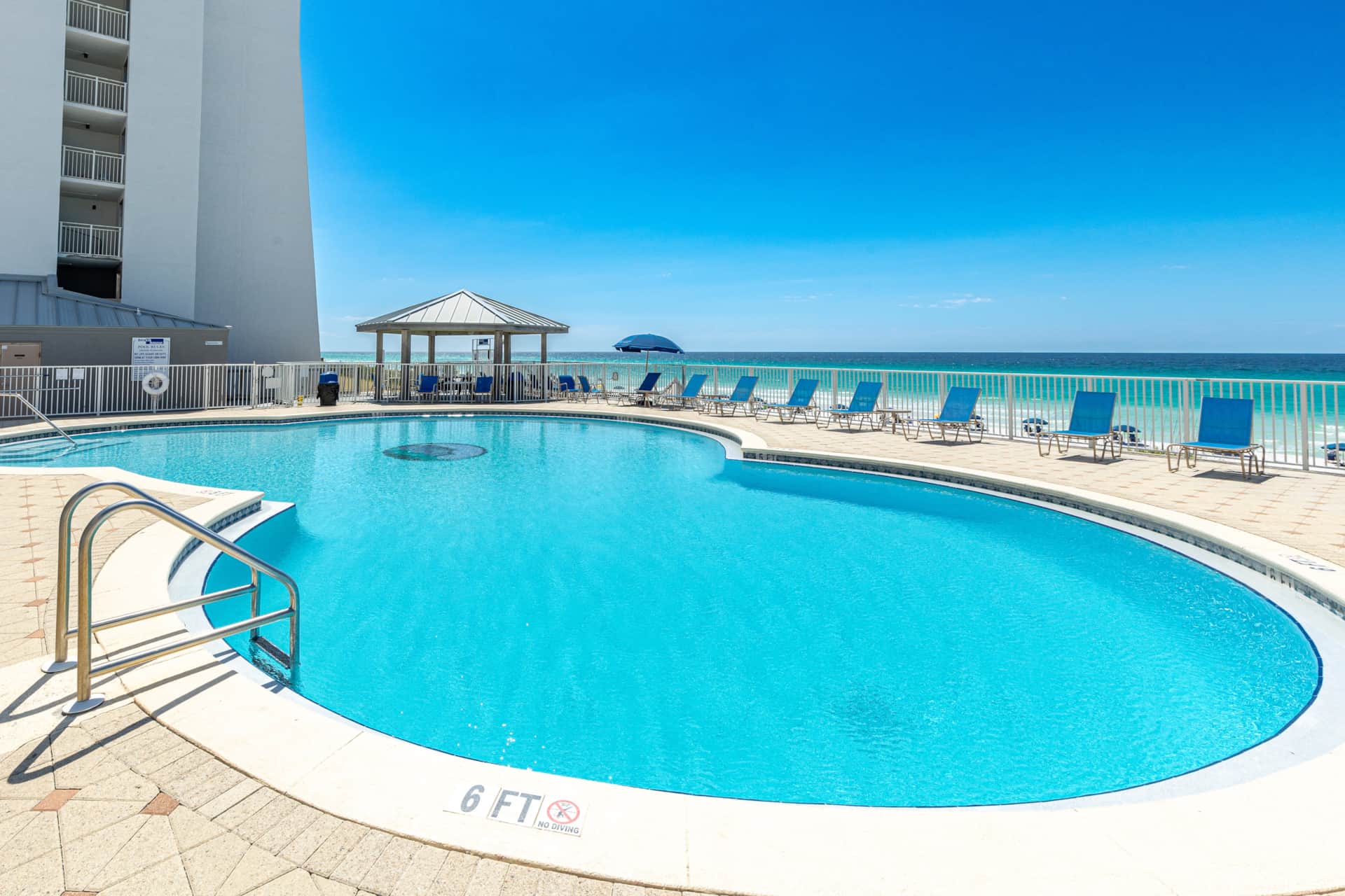 Beach front community pool - heated seasonally!