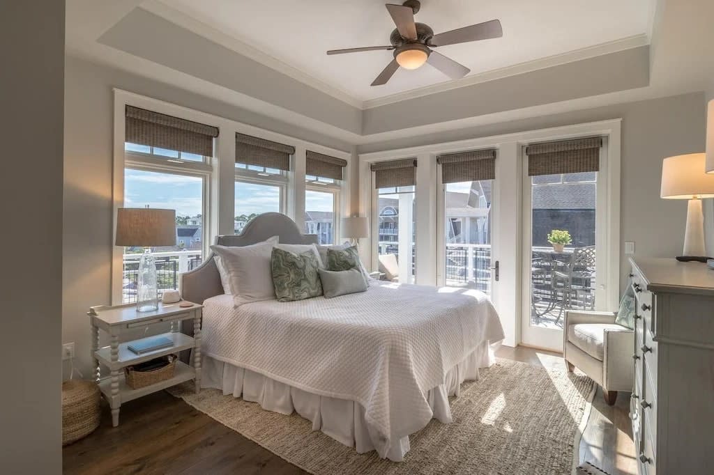 Master Bedroom, King bed w/ access to balcony