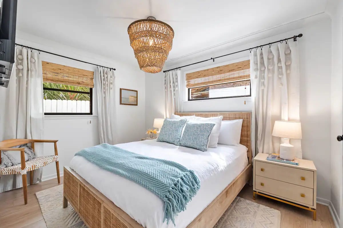 2nd bedroom with queen bed and tv 