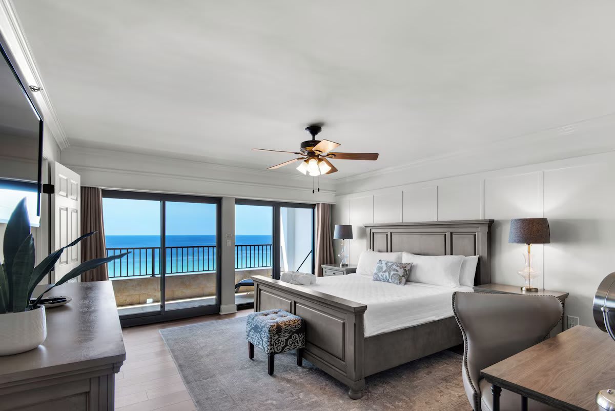 King bed with spectacular views, with patio doors to the balcony