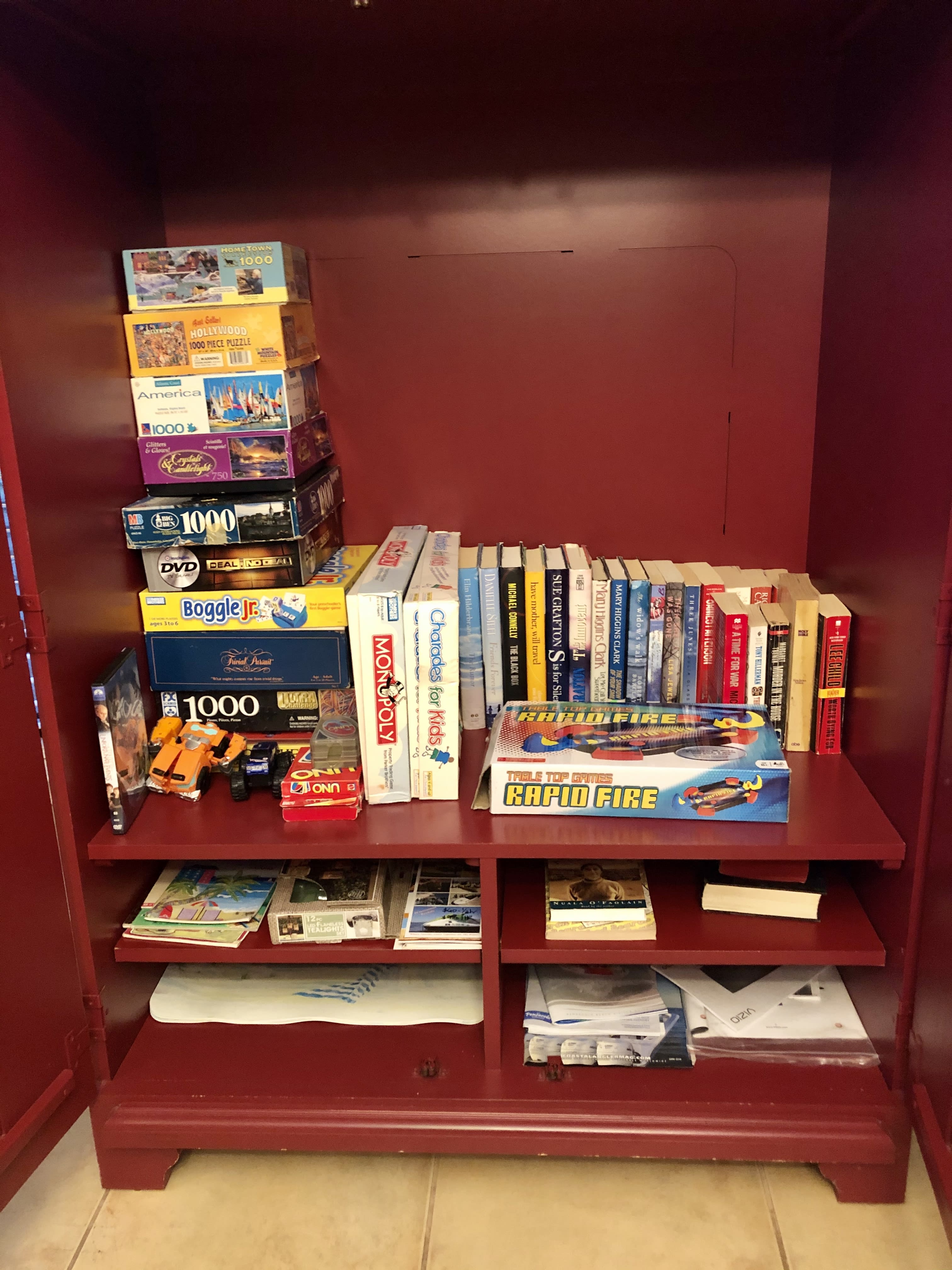 Entertainment cabinet with books, puzzles and games for your use.