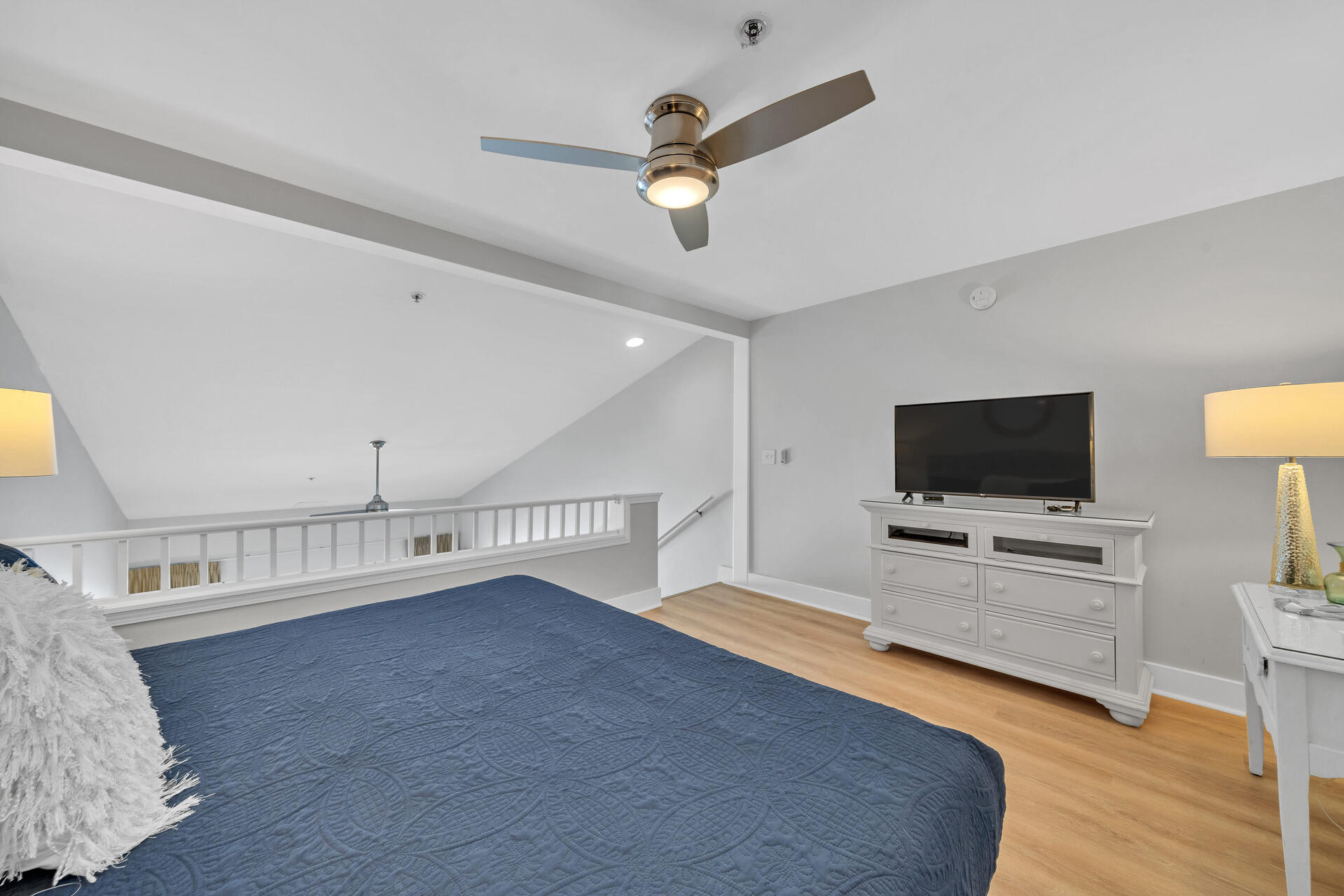 1 king bed on the loft