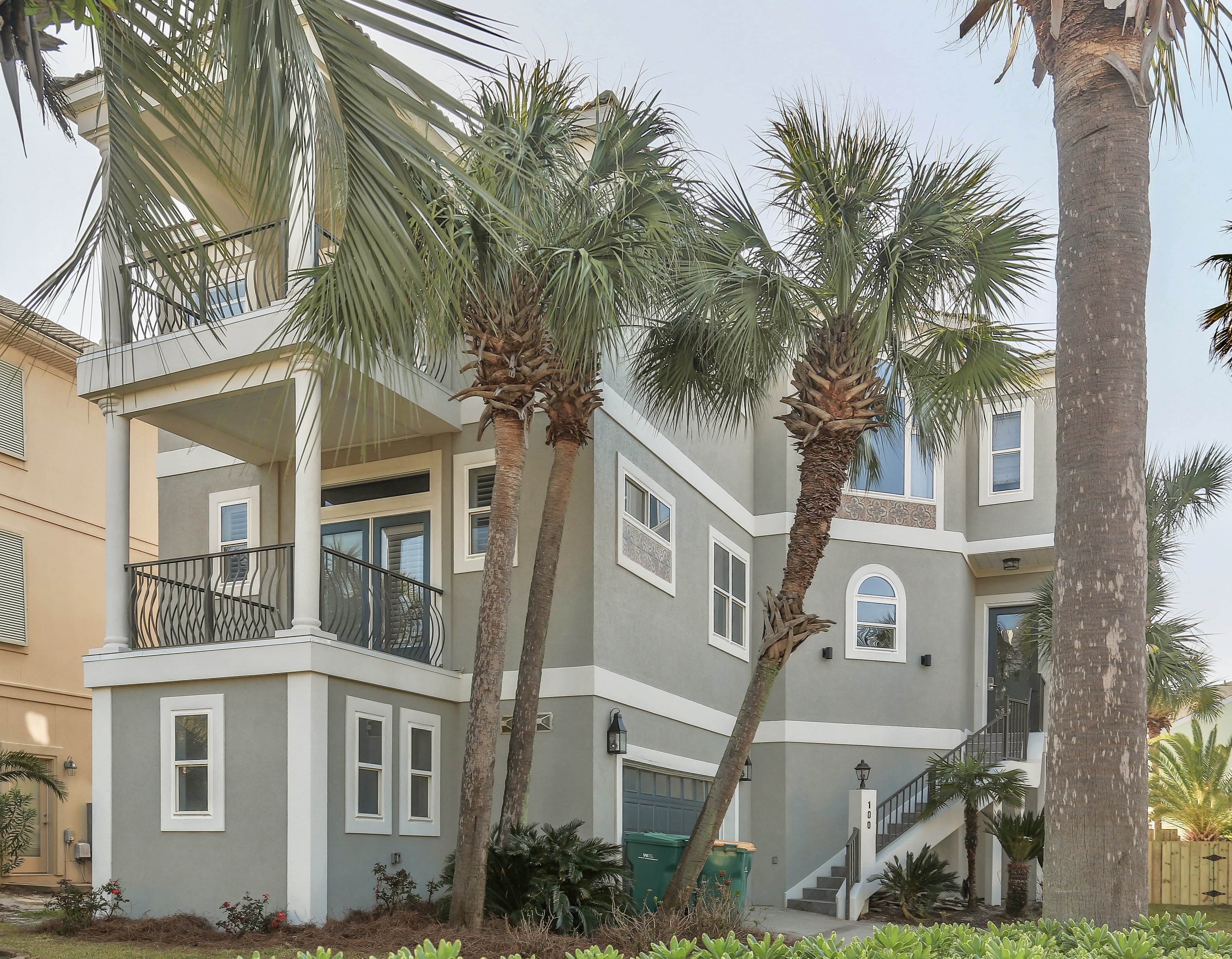 Villa Emeraude, 100 Sandprint Circle in Dunes of Destin, gulf views from decks