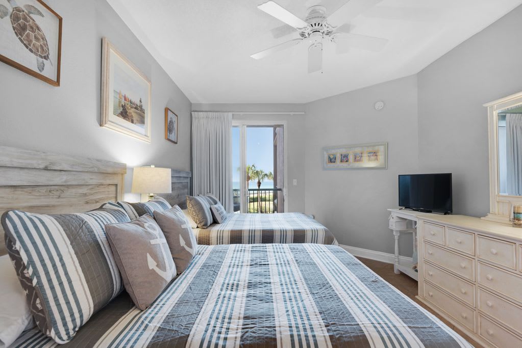 2nd bedroom has both a queen bed and a full size bed!