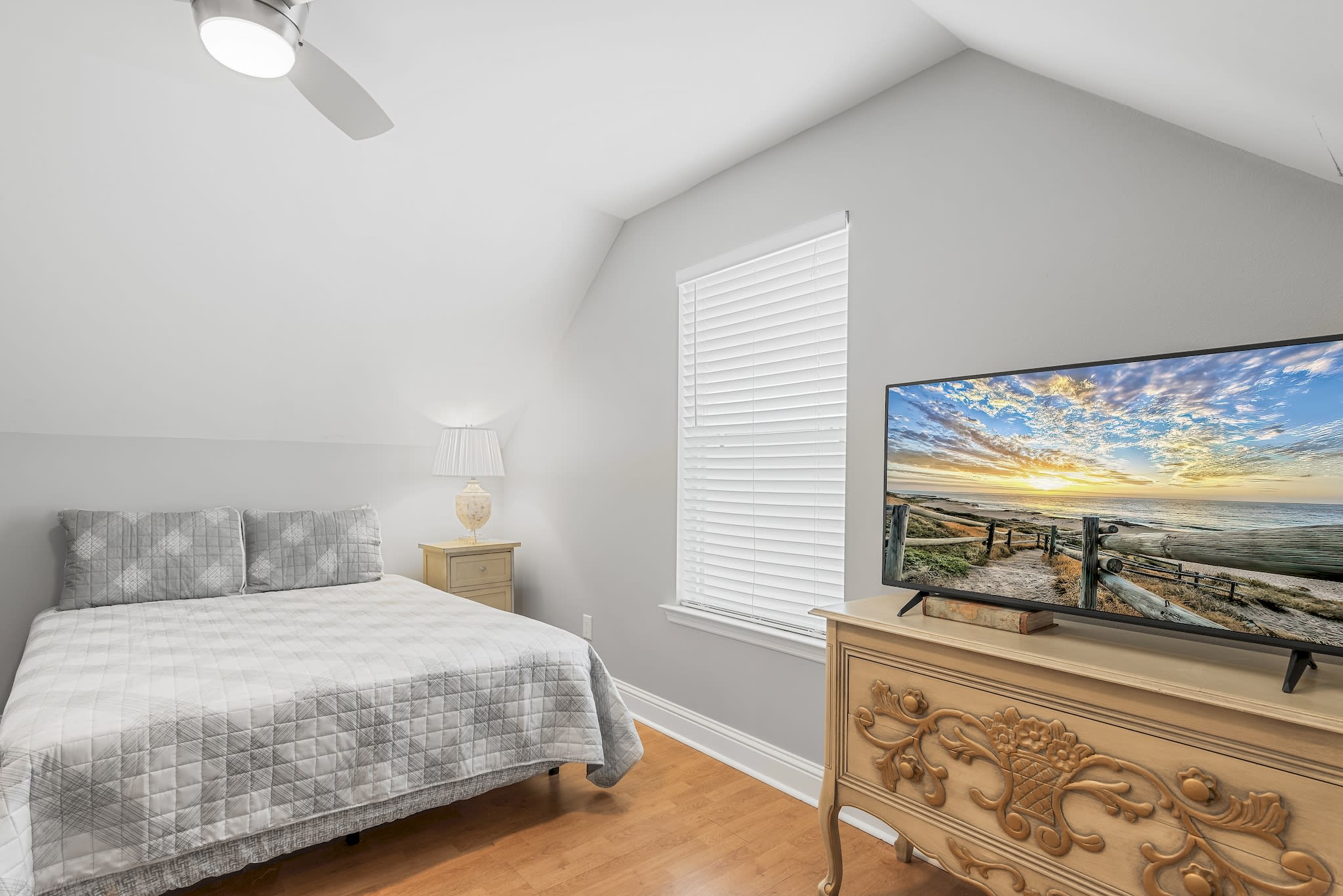 Queen Bedroom 2 Upstairs with Chair Bed (single) Queen Bedroom 2 Upstairs, 2nd upstairs bedroom accessible through 1st upstairs bedroom