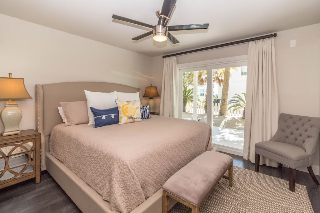 Guest room lower level - King bed