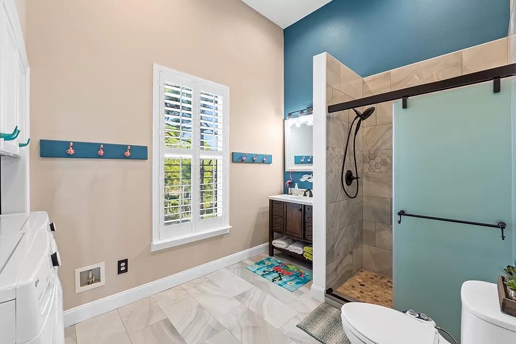 Full Bathroom for Kids Bunkroom