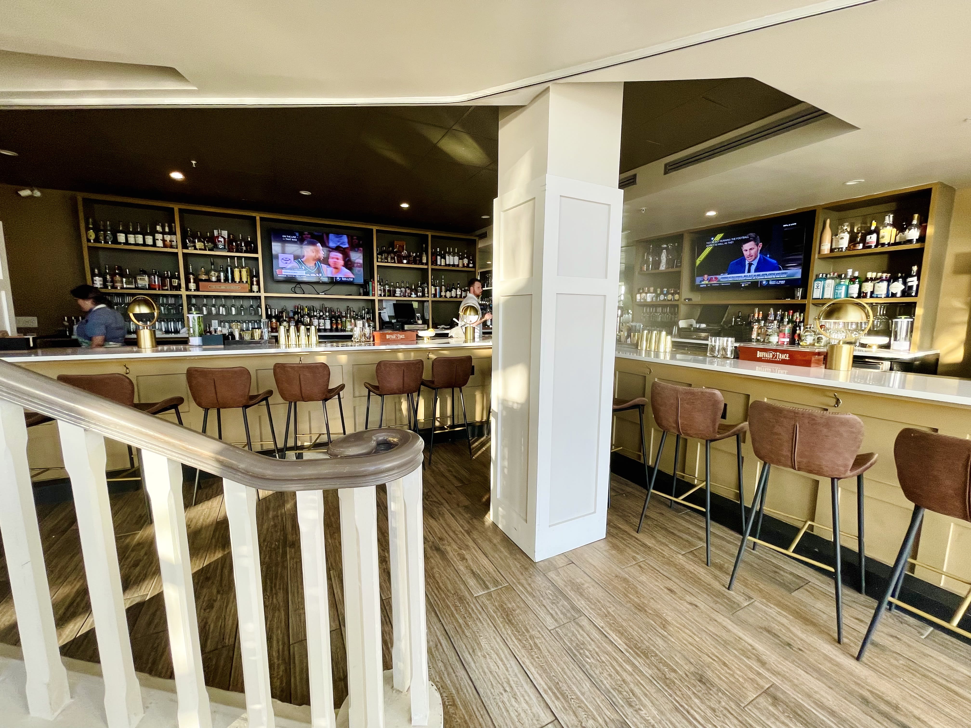 SOLEIL Restaurant Bar Area at Gulf level