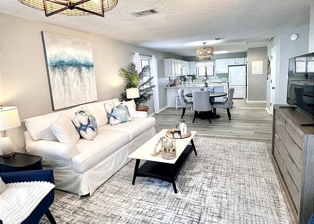 Home Decor, Floor, Furniture, Table, Chandelier