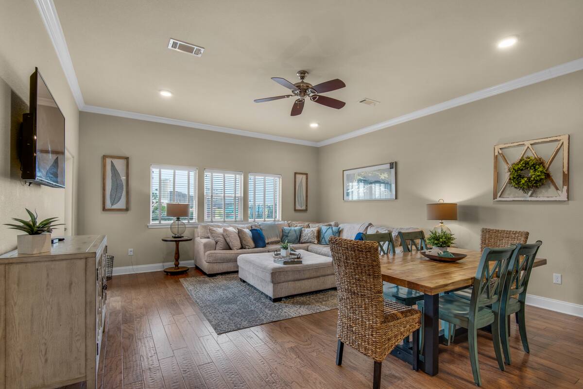 Spacious living room and dining room with Smart TV