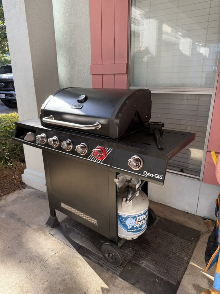 Side Patio with Propane Grill Outdoor Dining Seating for 6 