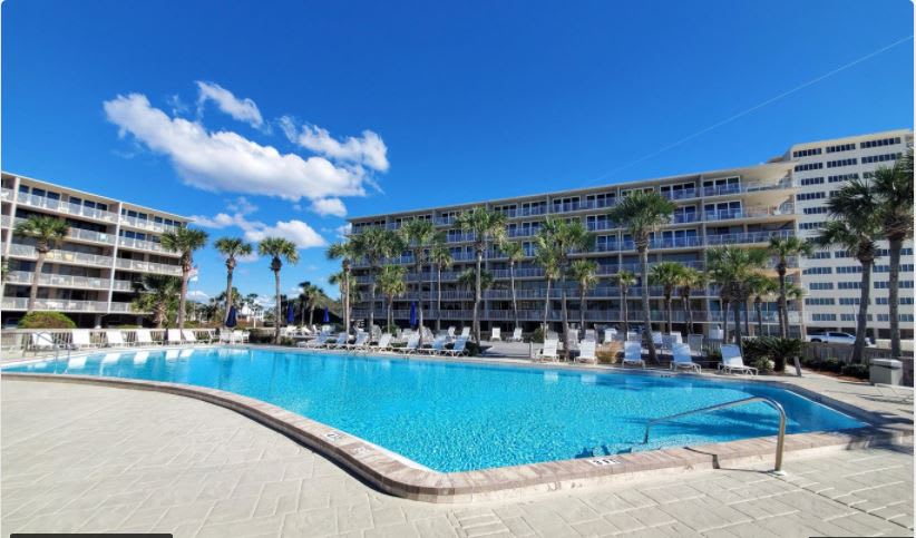 has heated and non heated pools 