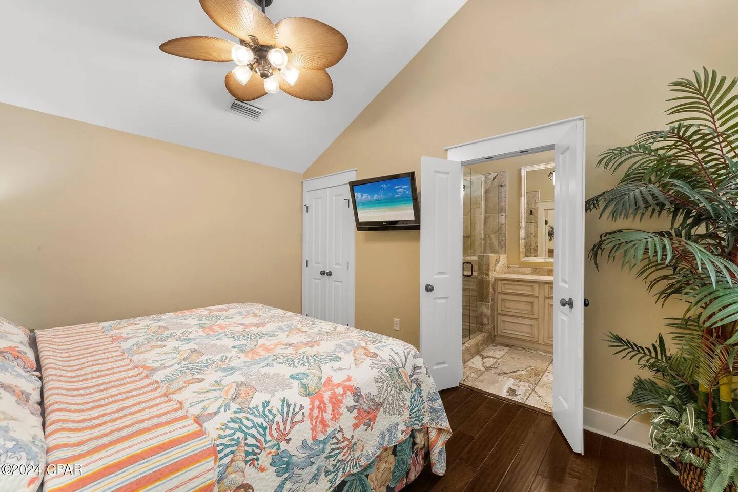 Bedroom 2 with a king bed-Sleeps 2