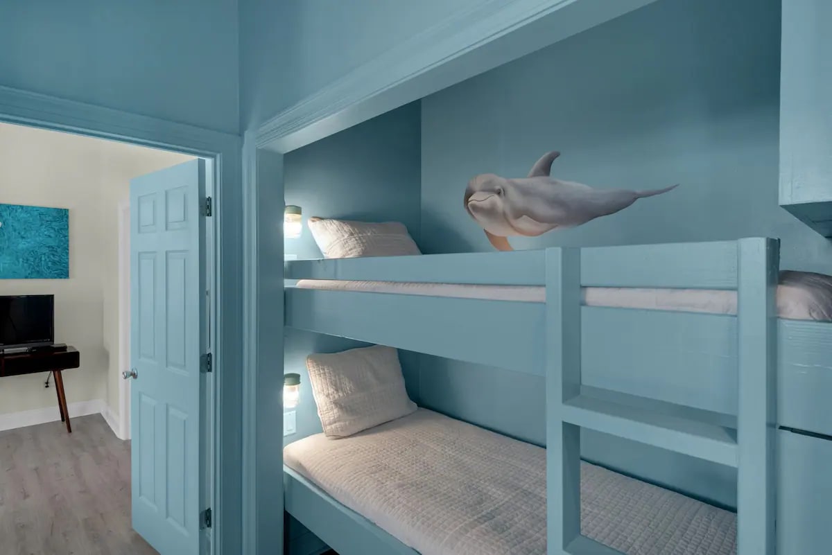 Aqua-19 Who wants to sleep with Marlow the friendly dolphin?