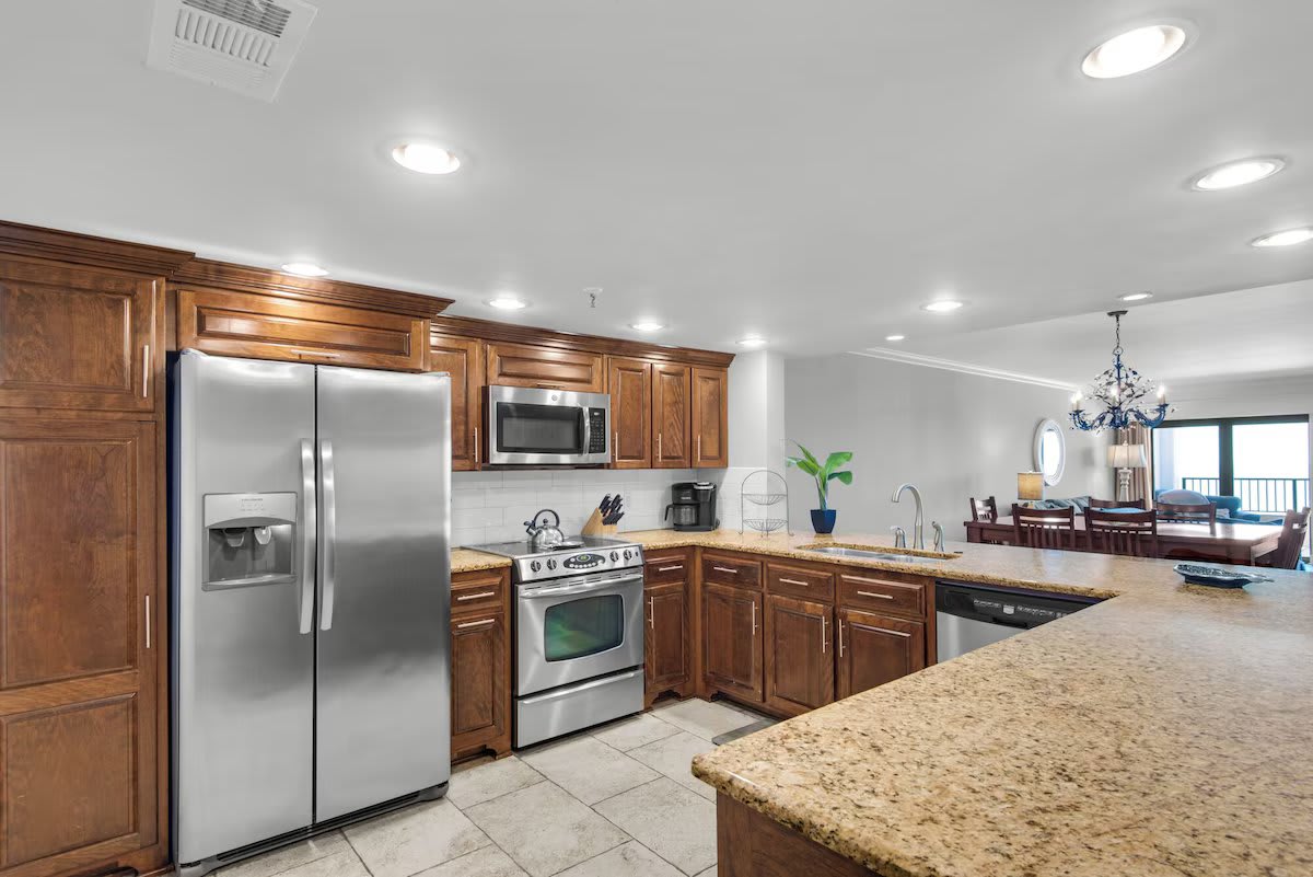 Refrigerator with water and ice dispenser