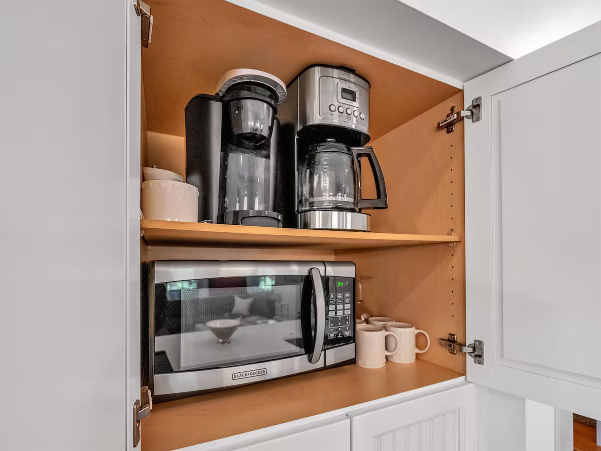 Coffee Pot/Keurig/Microwave