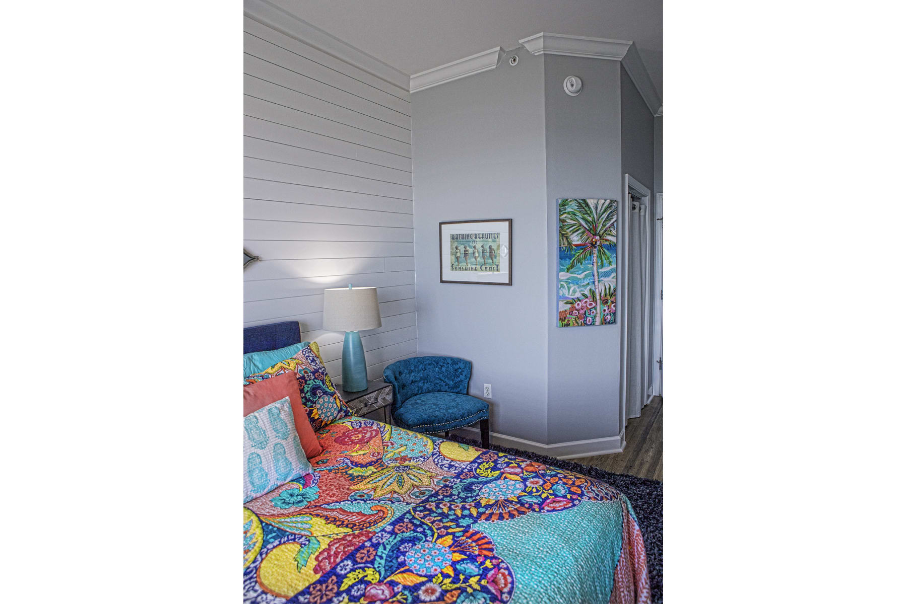 King Master Bedroom Decor with Walk-in Closet