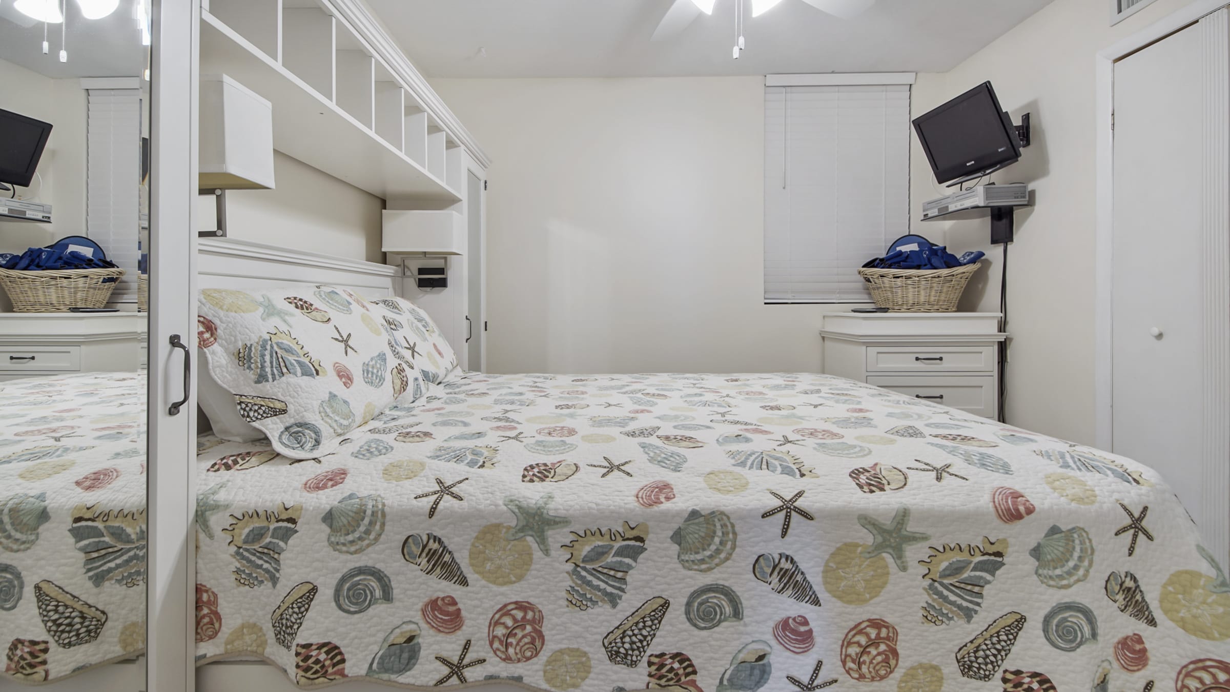 Bedroom has ceiling fan and Cable TV with Roku for more viewing options