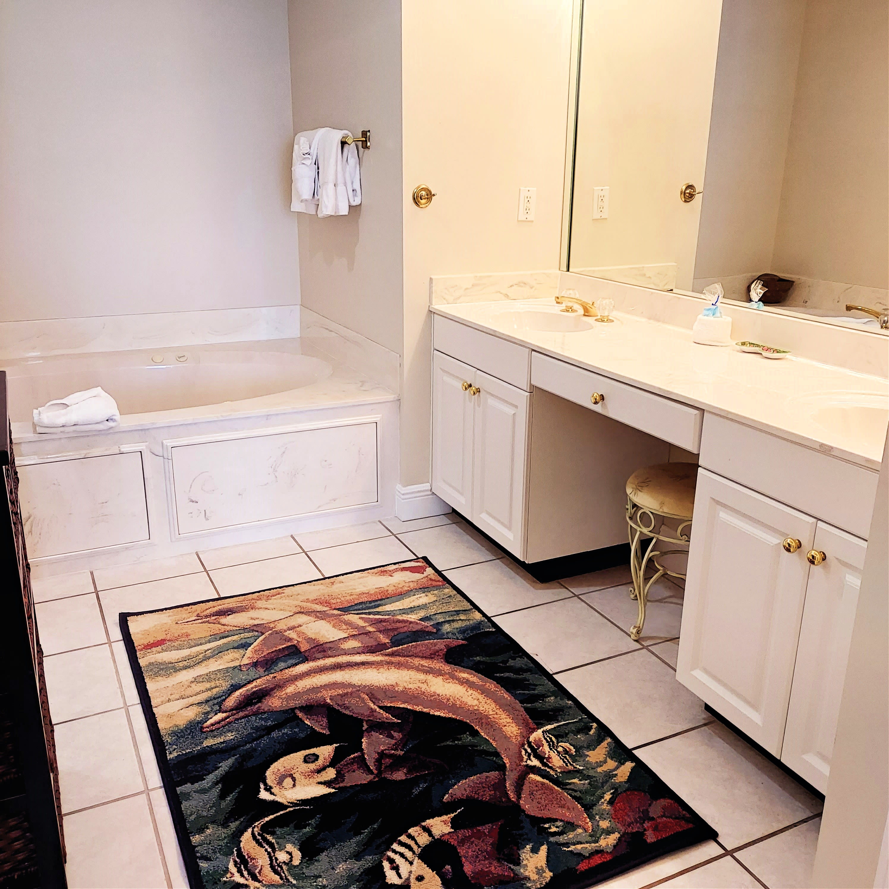 Master Bath With Jacuzzi Tub!