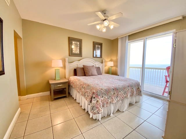 Master Bedroom gulf front!