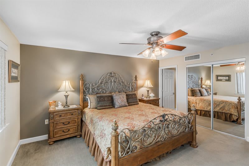 King Size Bed fit for a King and Queen King Size Bed fit for a King and Queen