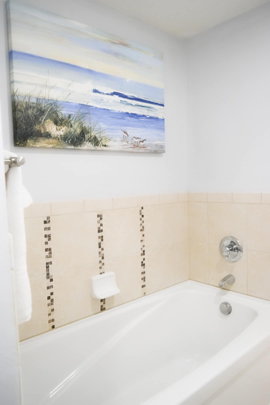 Master tub with surrounding tile backsplash