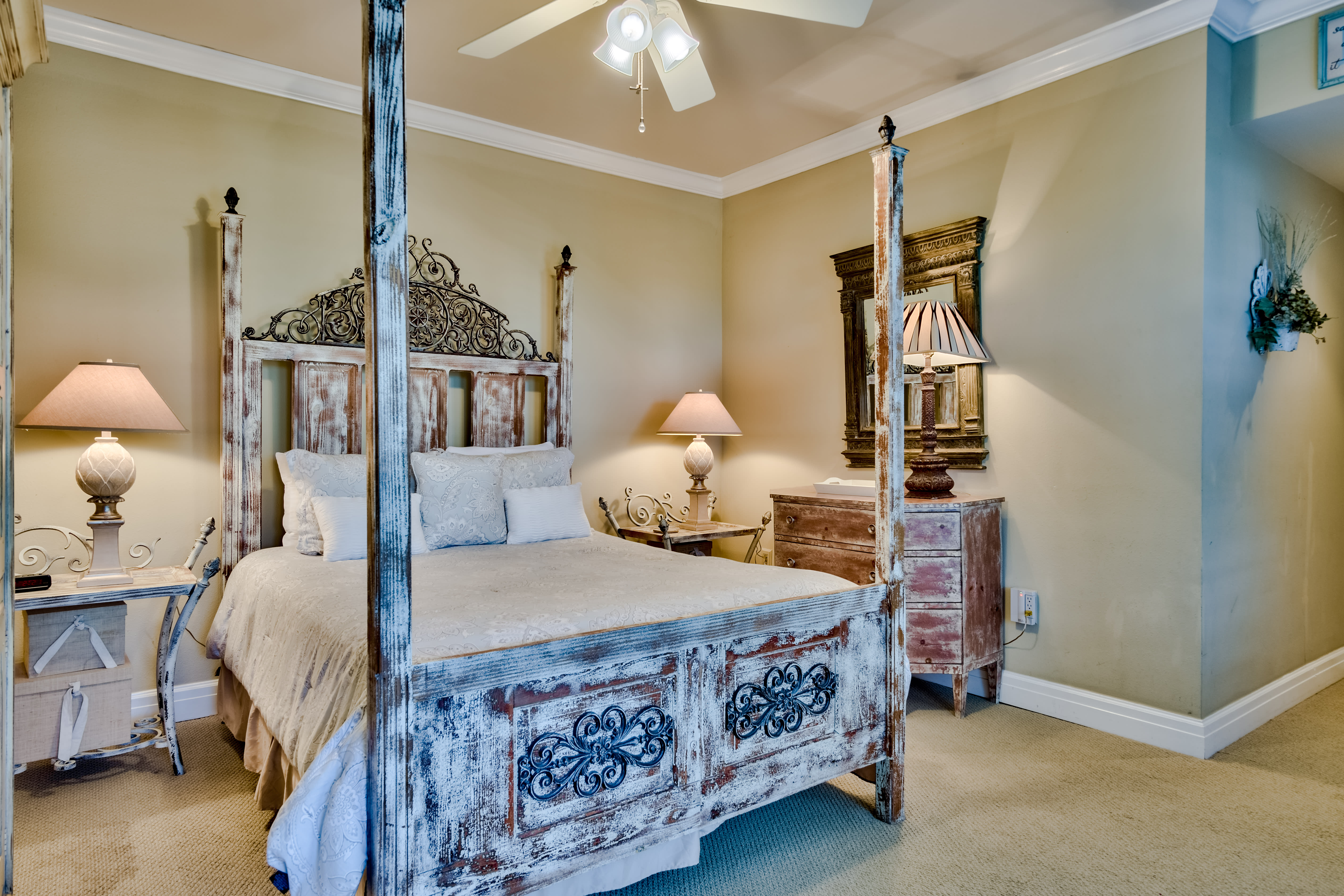 THIRD BEDROOM QUEEN SIZE BED