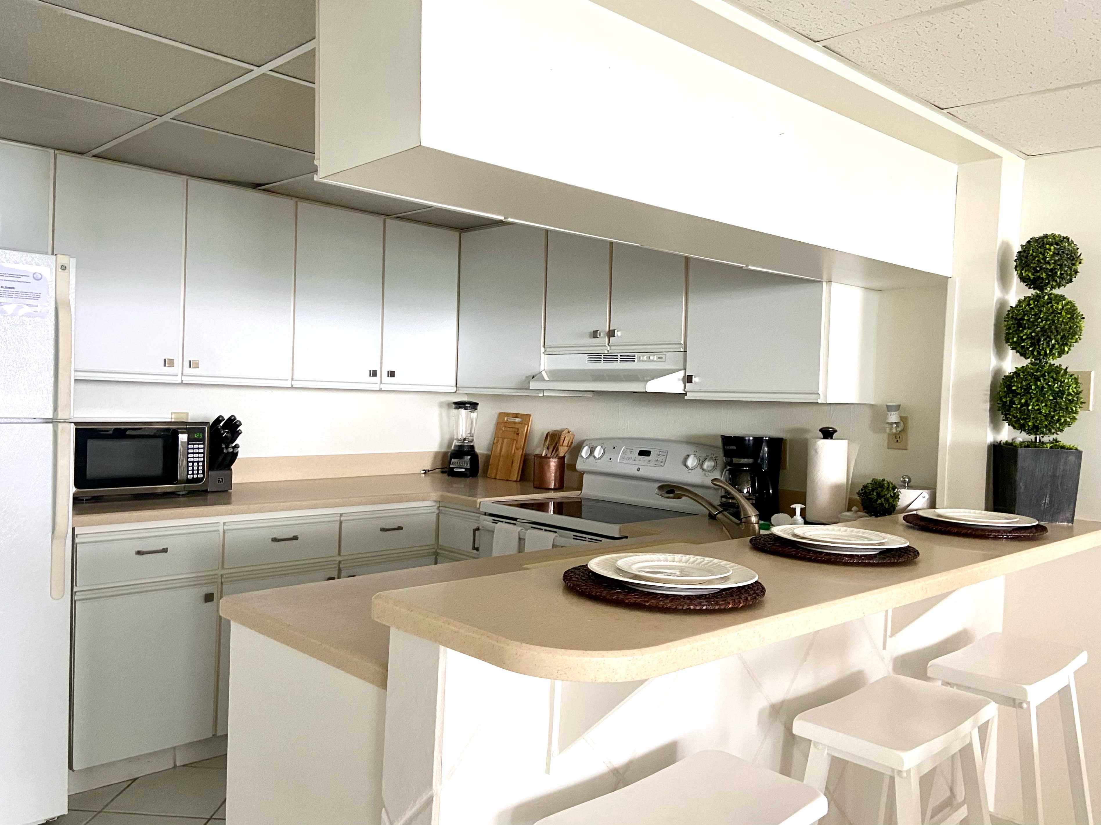 Fully Equipped Kitchen with Washer/Dryer