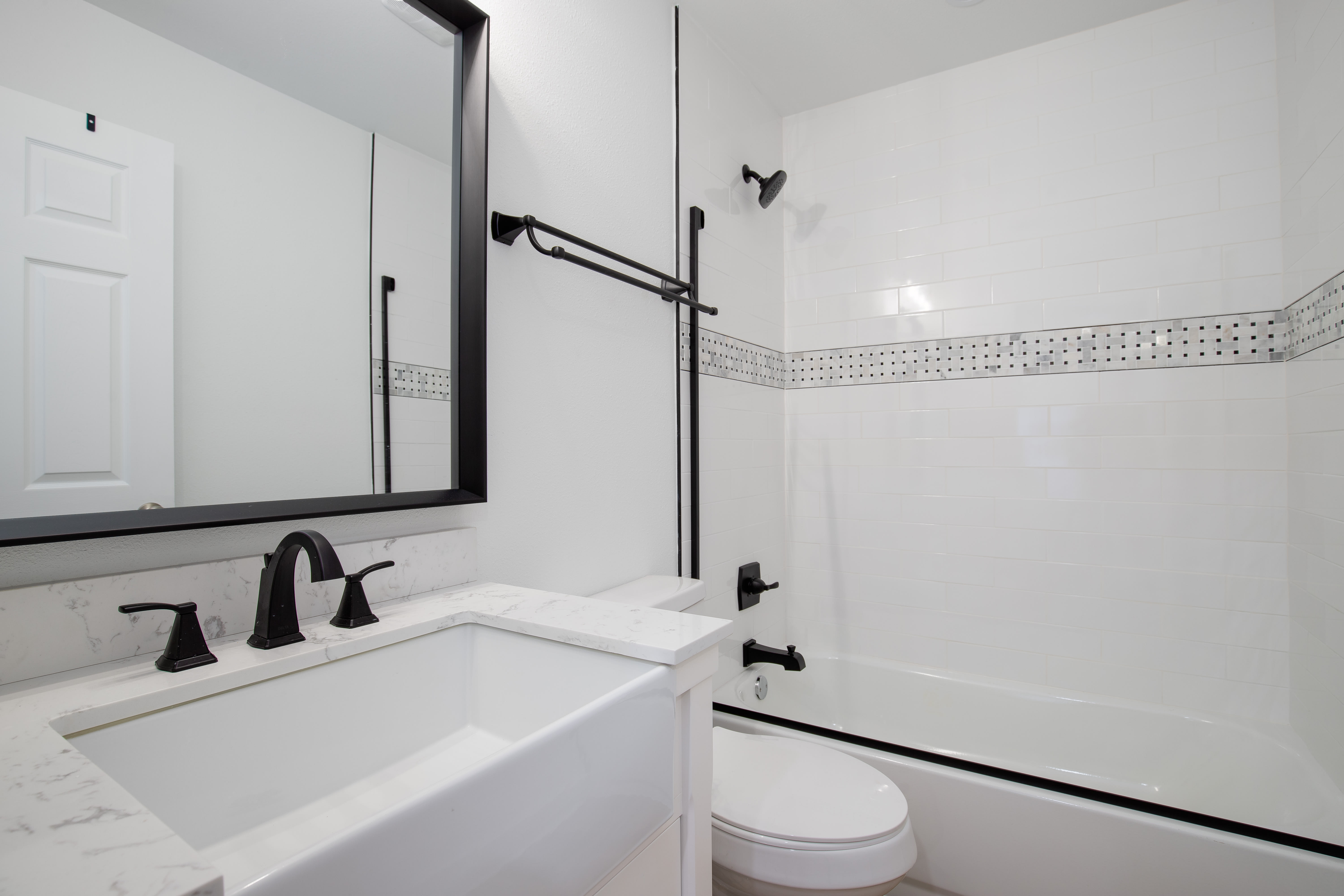 Ensuite bath has tub/shower combo.