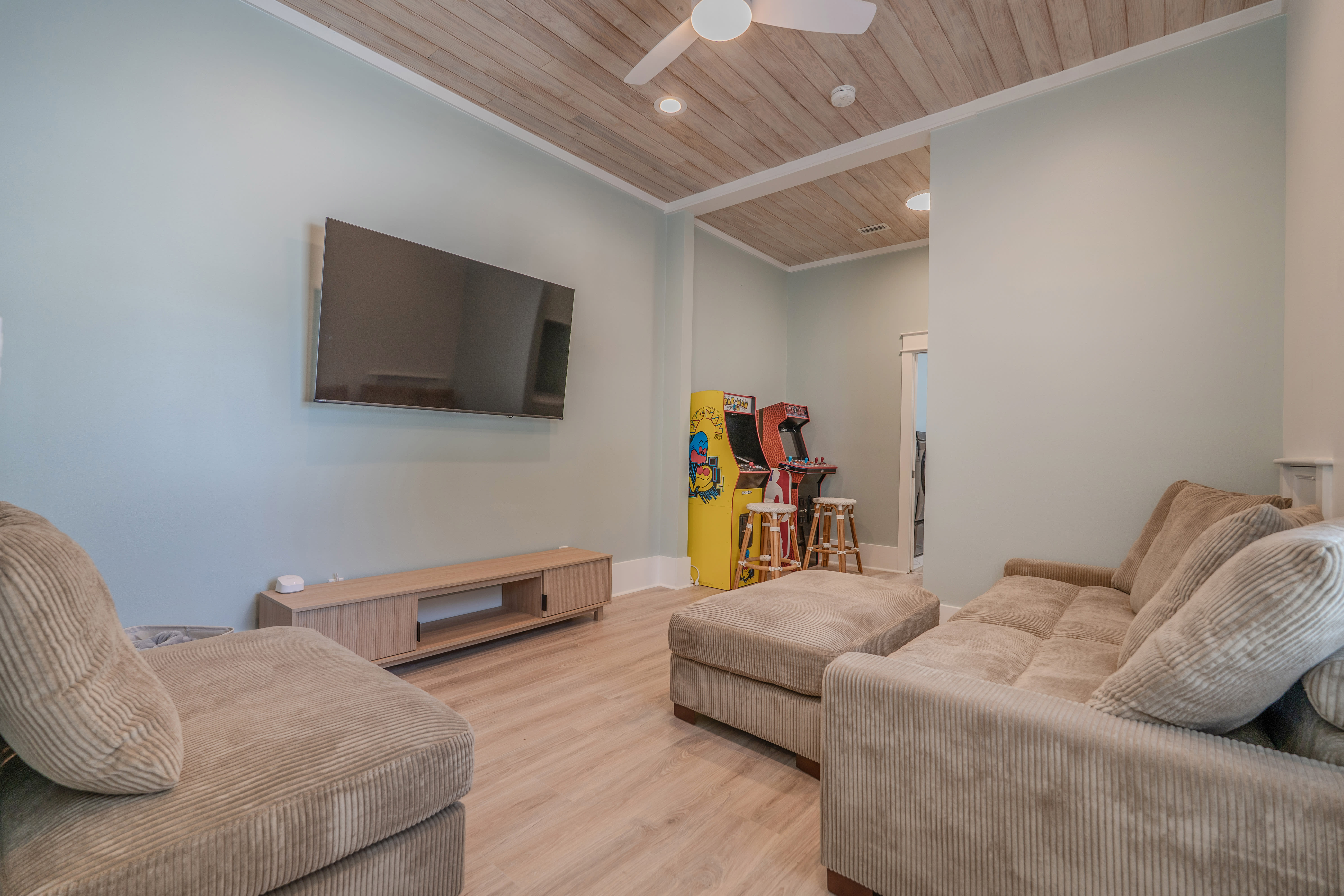 2nd level rec room with arcade games