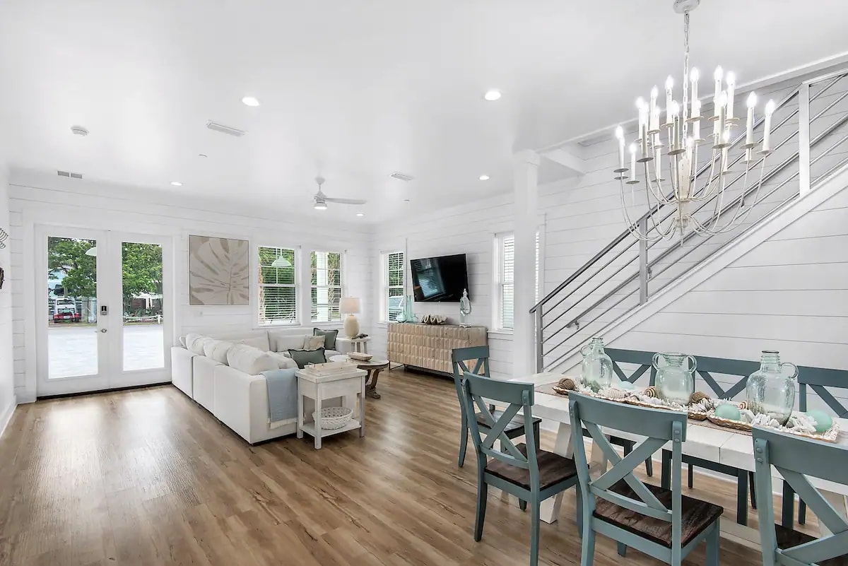 Windsong-10 Stylish yet comfortable seating in Windsong's first floor living room. (Note: Each floor has its own living room in order to create multiple options for your group's comfort and convenience.)