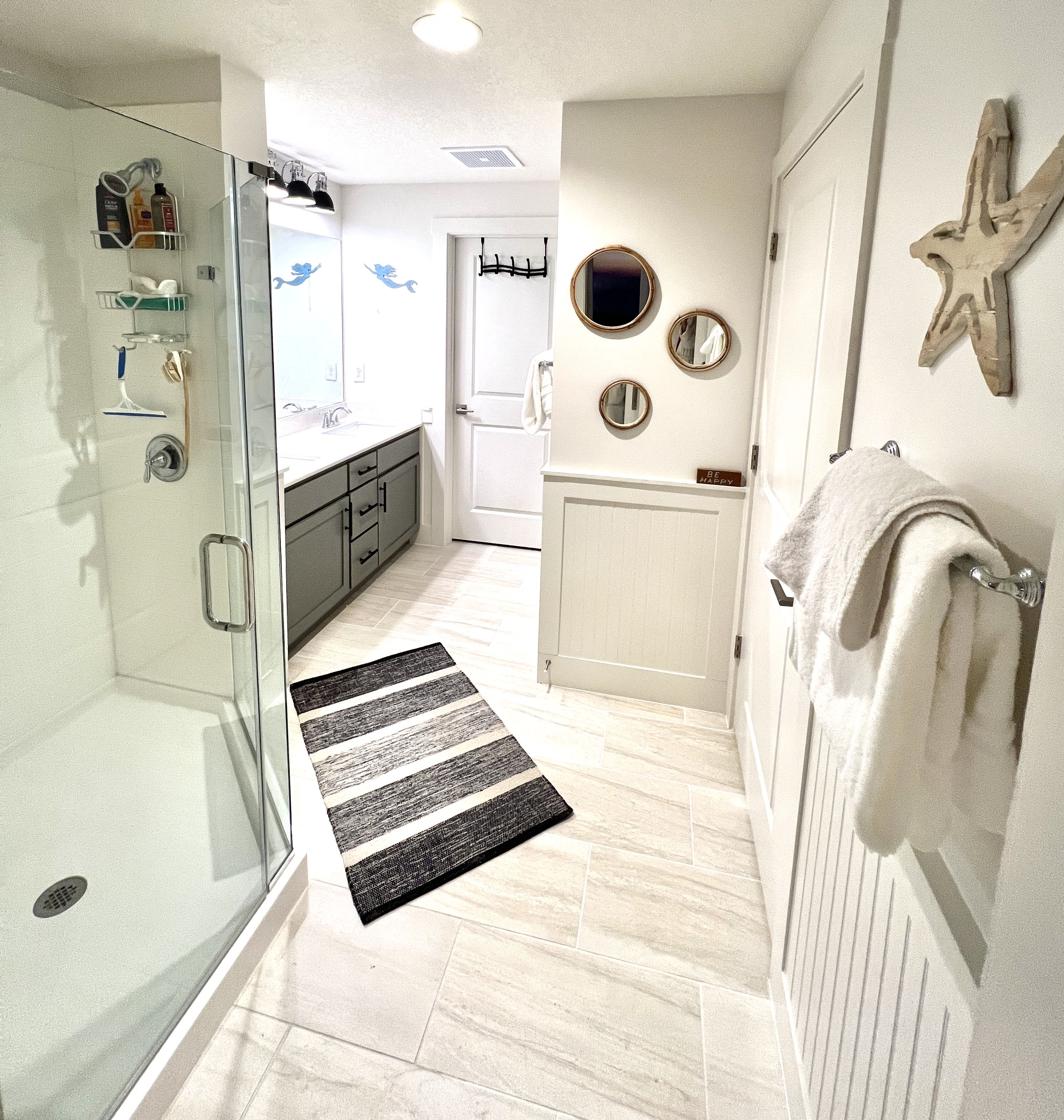 Ensuite master bath / double vanity / separate commode room / walk-in closet