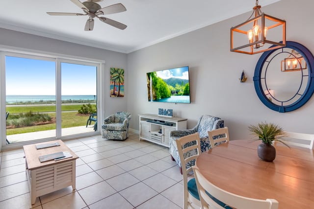 Livingroom-sliders to patio