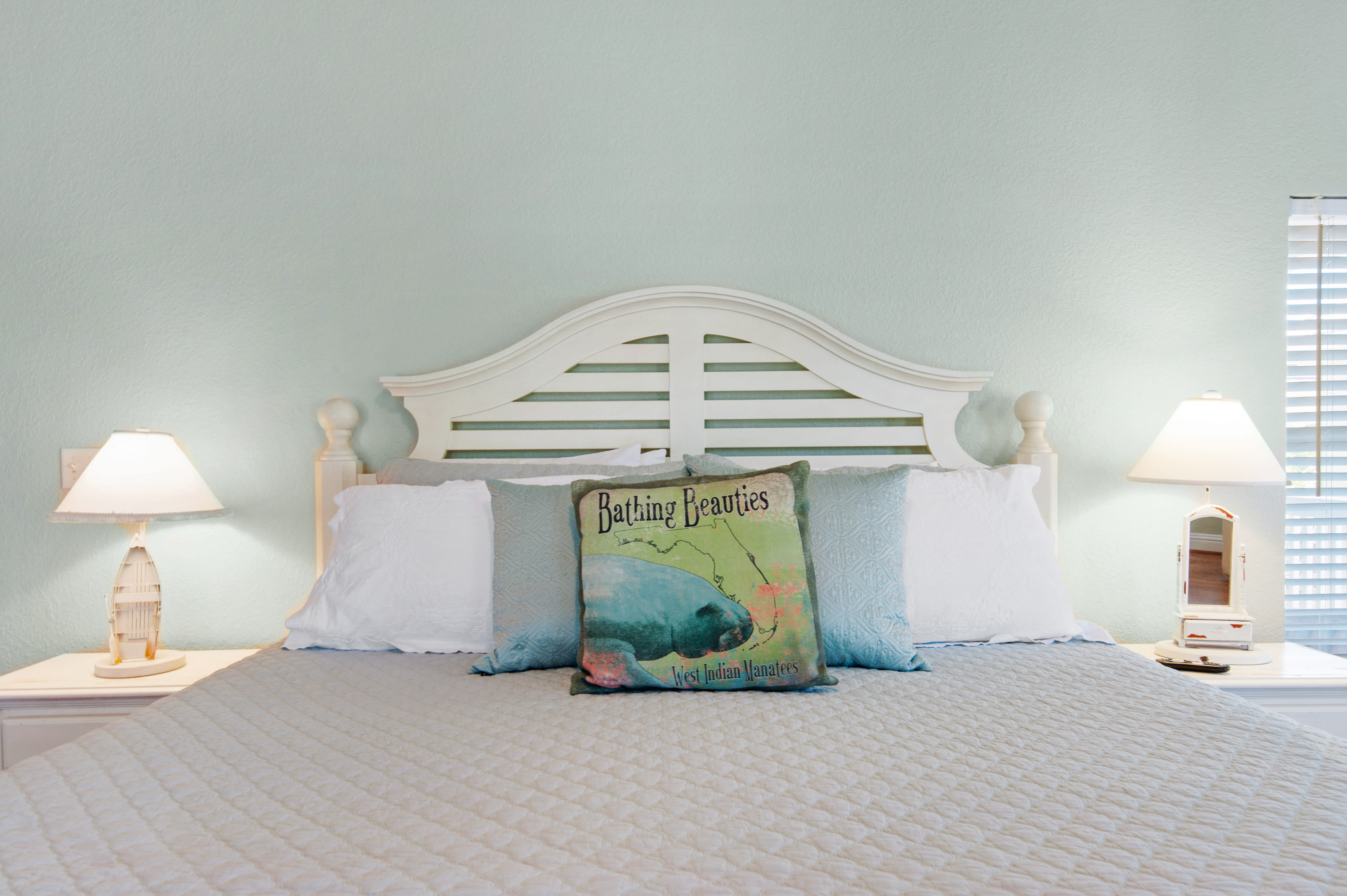 Upstairs Master suite with king bed