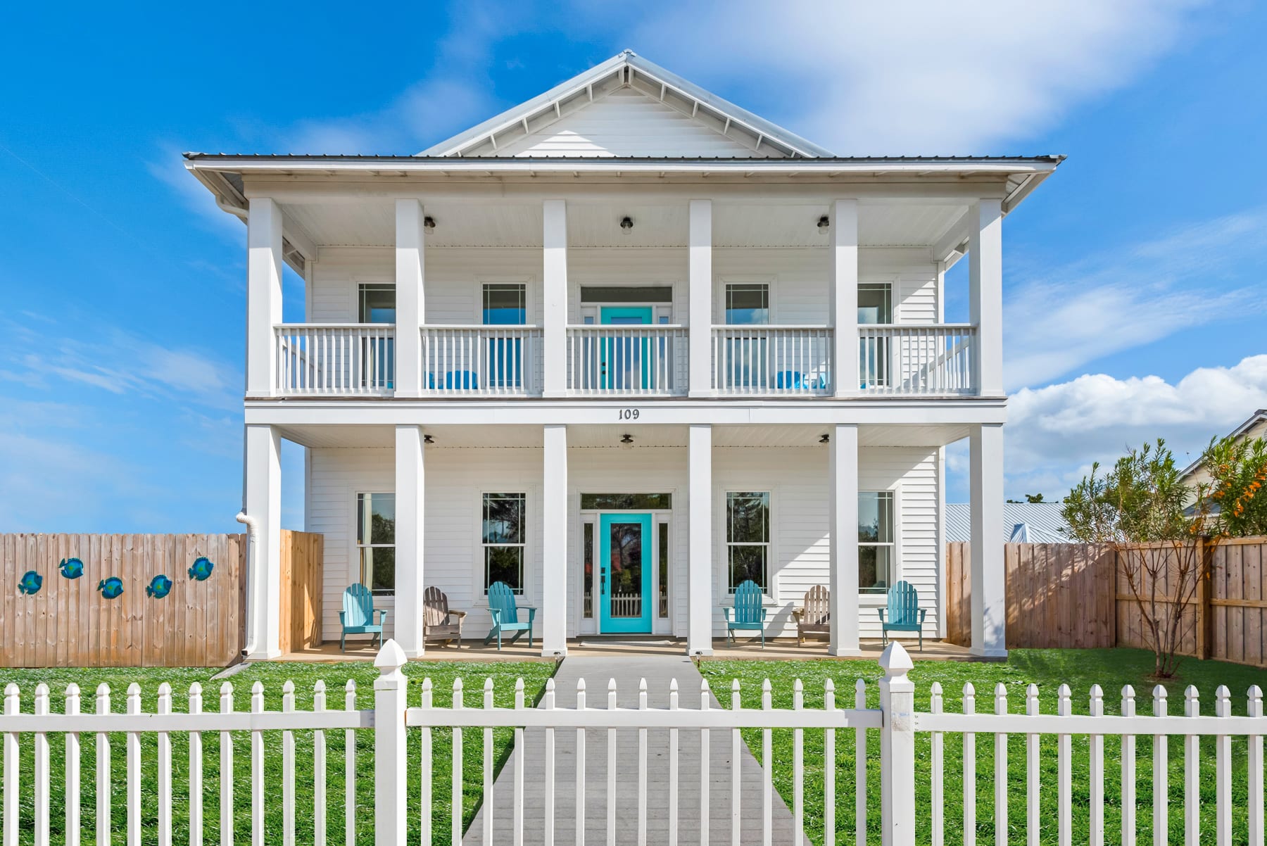 Freestyle-2 Welcome to fun and funky Freestyle! 6 bedrooms, private pool, free 2021 6 seat golf cart, 4 free bikes, 2 kayaks and 2 paddleboards. Located only 2 blocks from 6 different beach accesses.