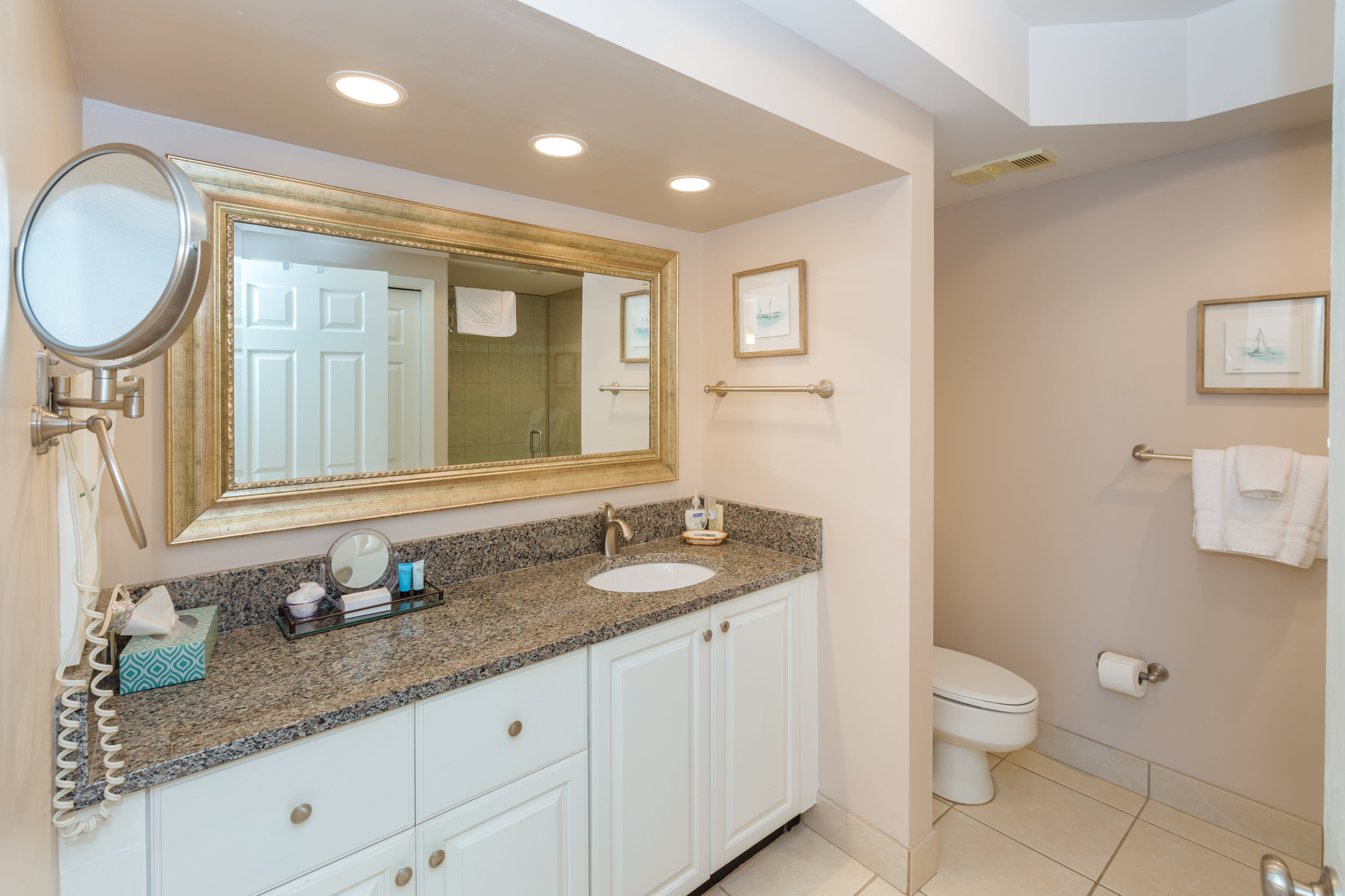 Bath in primary suite with washer/dryer