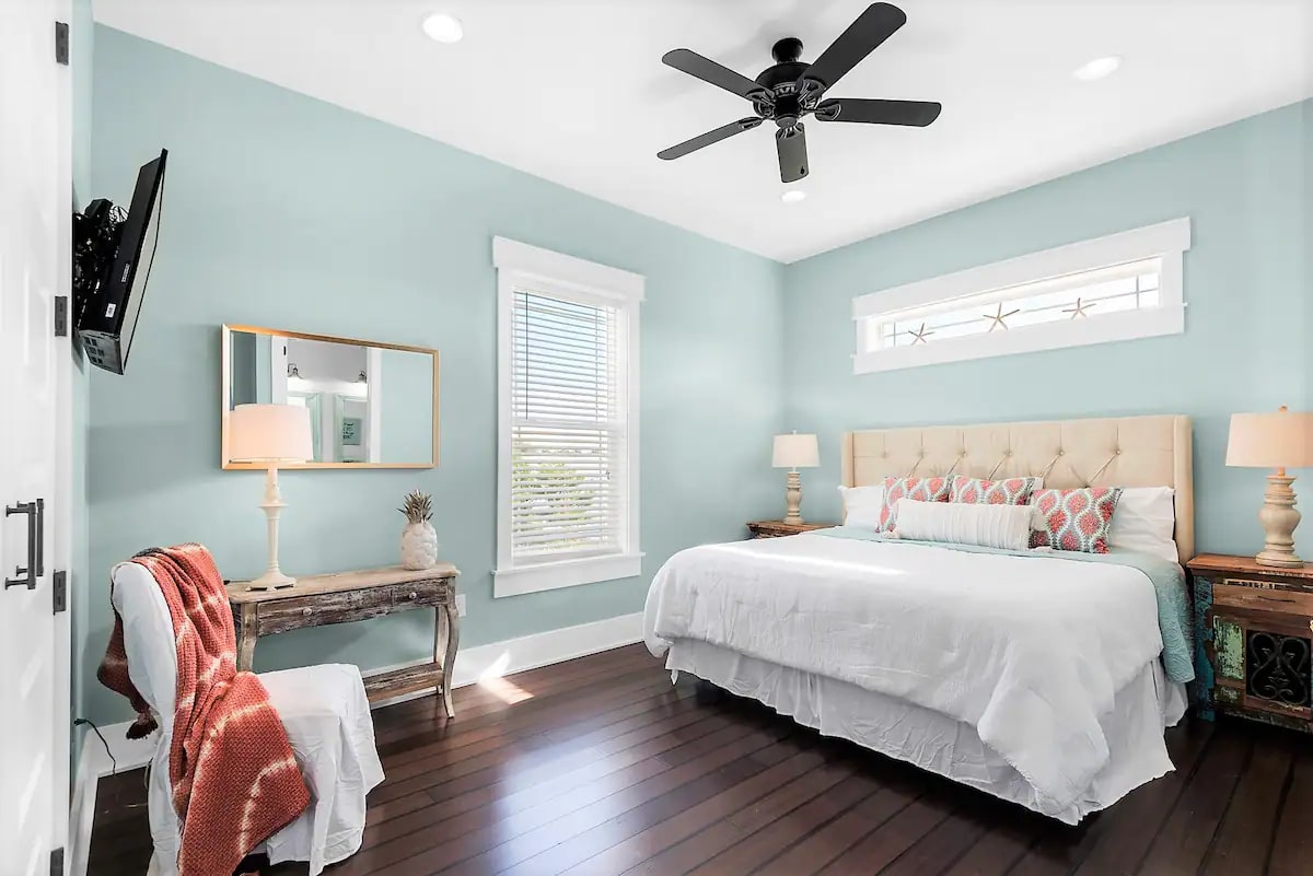 Freestyle-23 Bed 1: First floor king with private bath. Spacious with no stairs to climb. (Ideal for those with mobility challenges.)