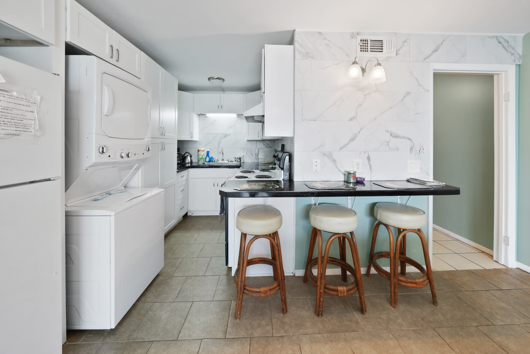 fully equipped kitchen 