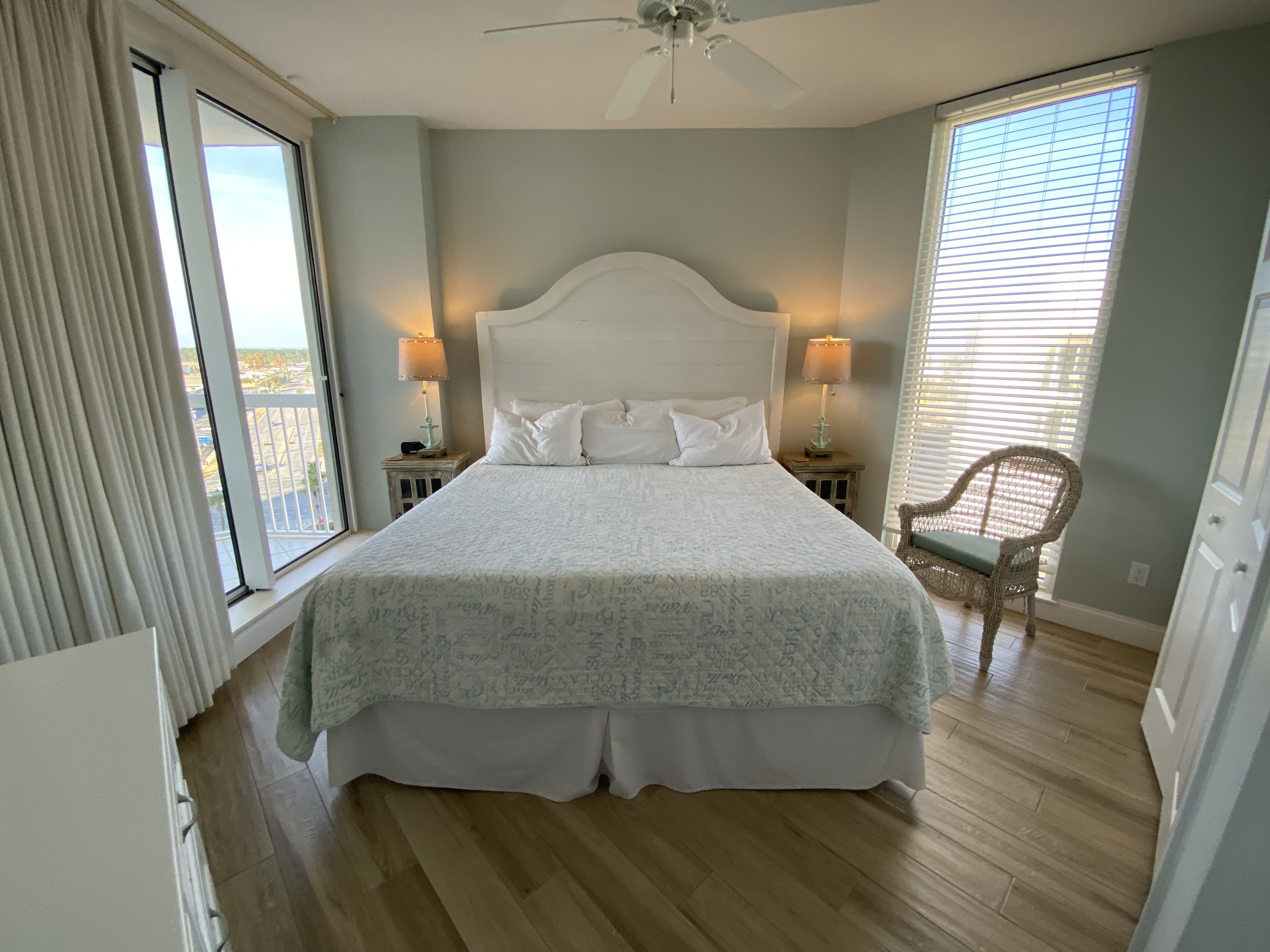 Bdrm 2- King size luxury gel mattress with gulf views and 50 inch Roku Tv.