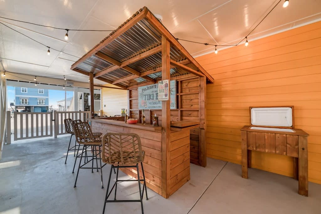 Tiki bar