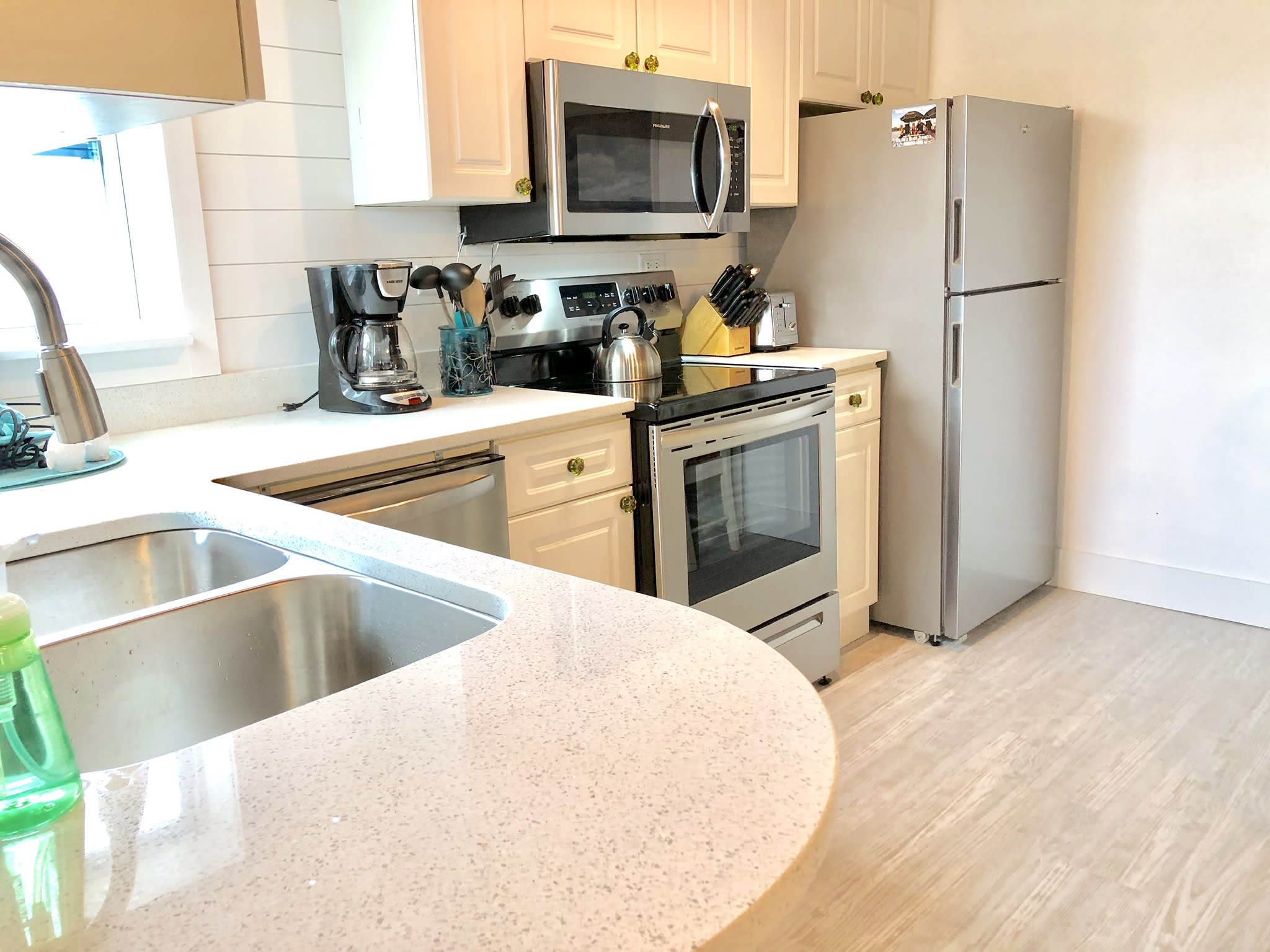 Quartz Counter Tops and New Appliances 