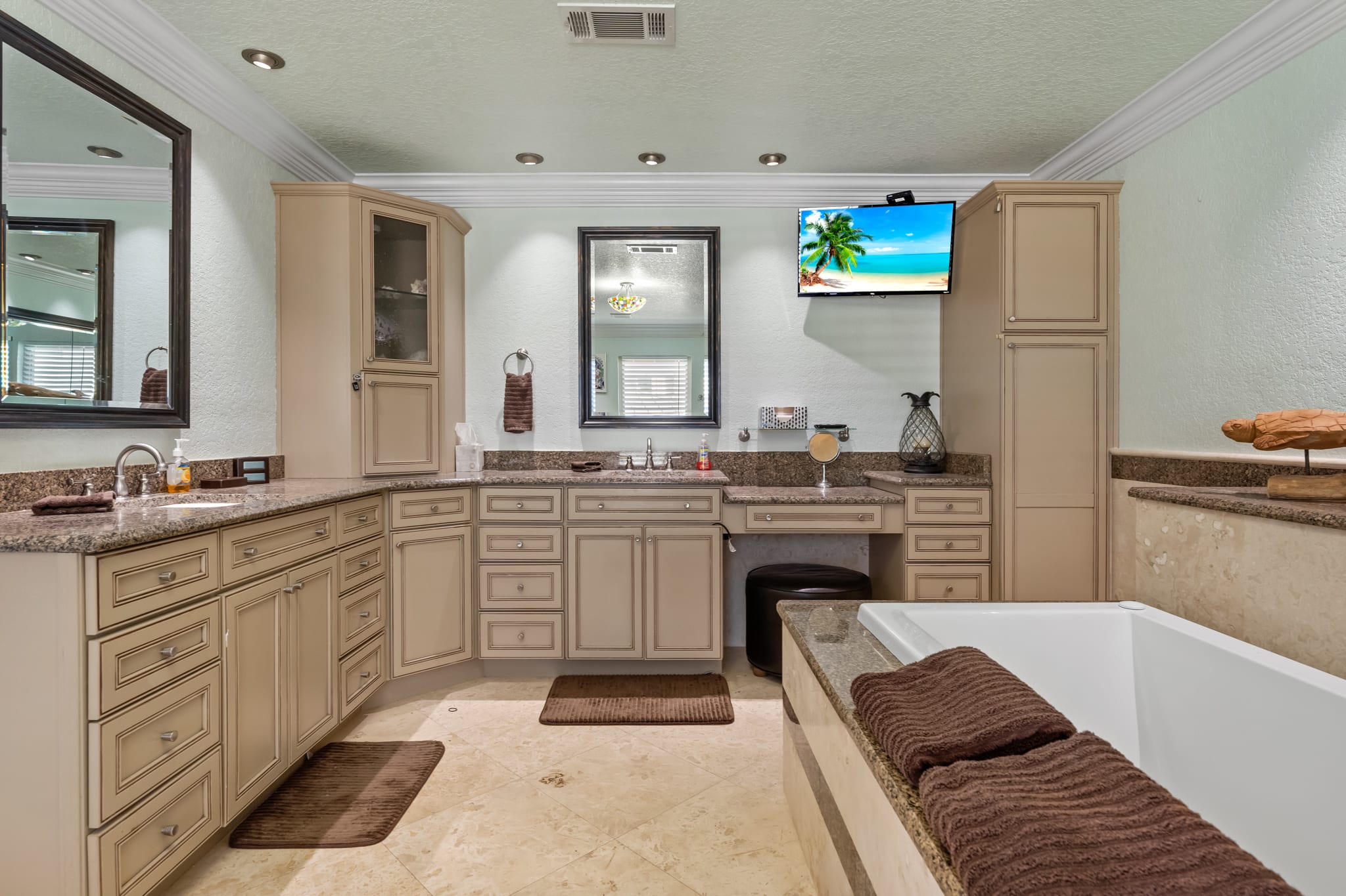 Master BR - His/Hers Sinks, Make Up Station, Jacuzzi Tub, Large Shower &amp; Bidet  