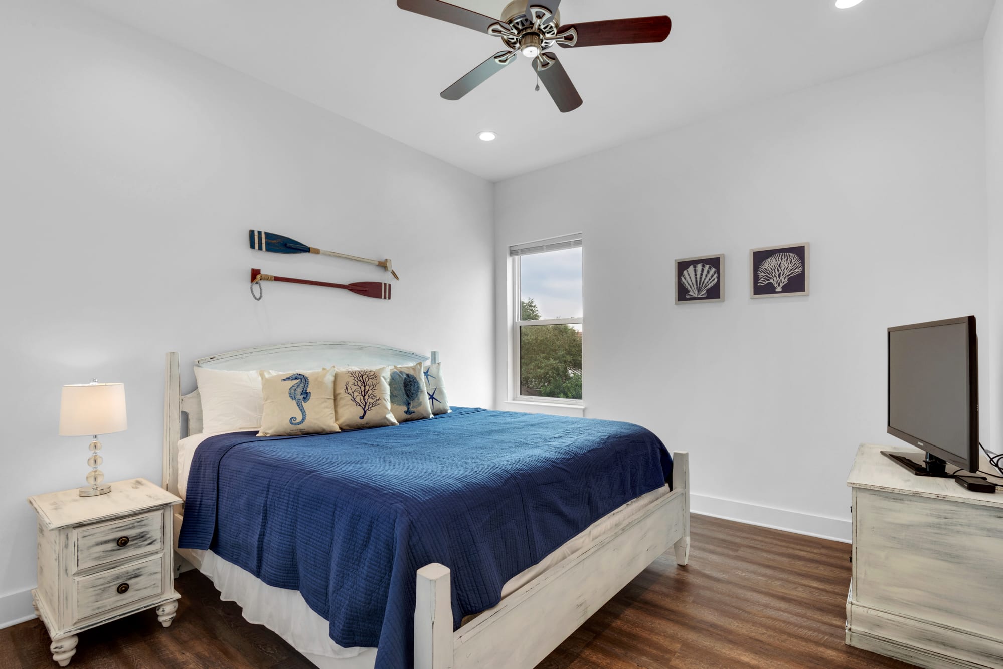 Upstair King Bedroom with private bathroom