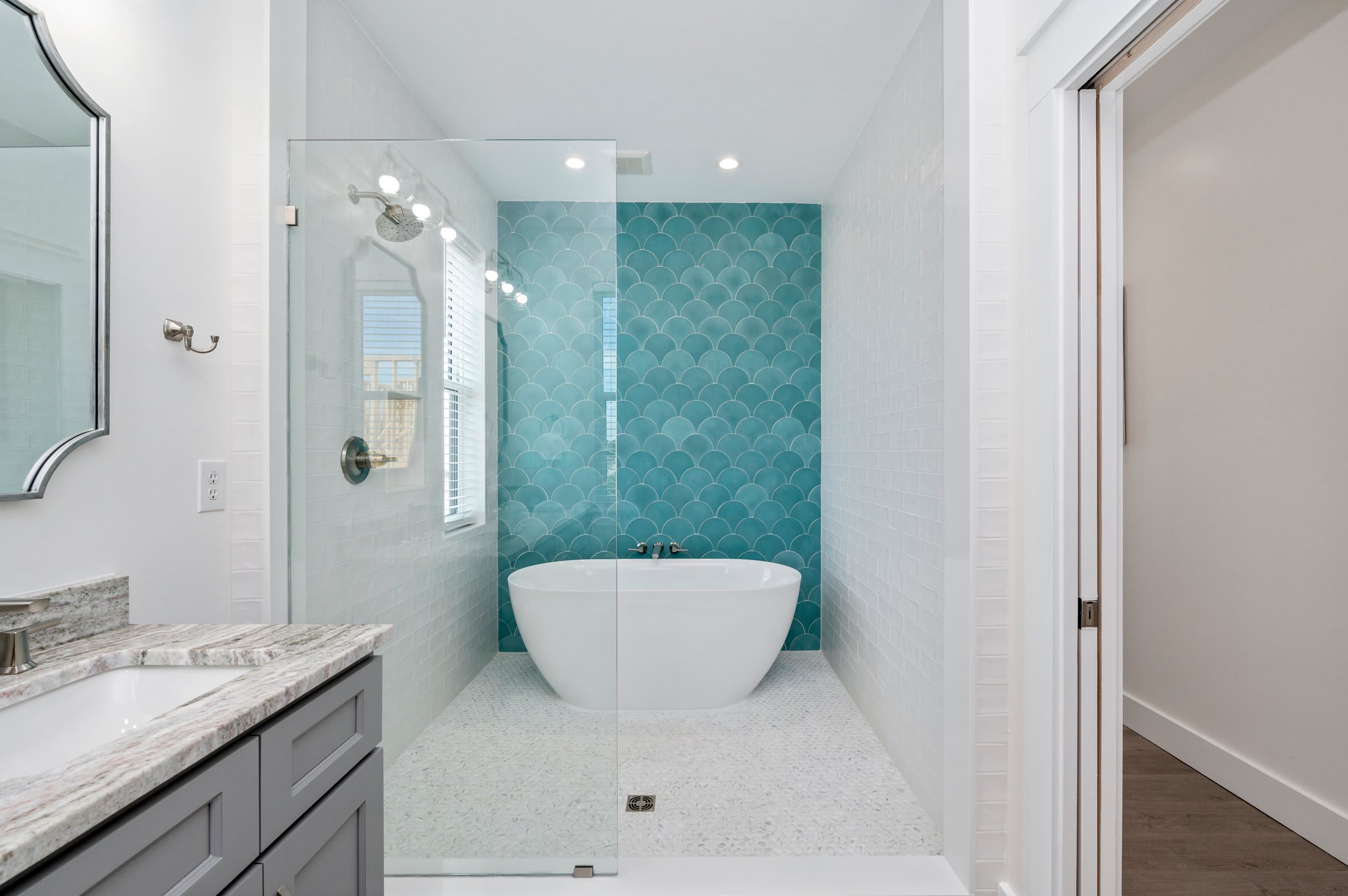 Sundial-5 King size Bathroom