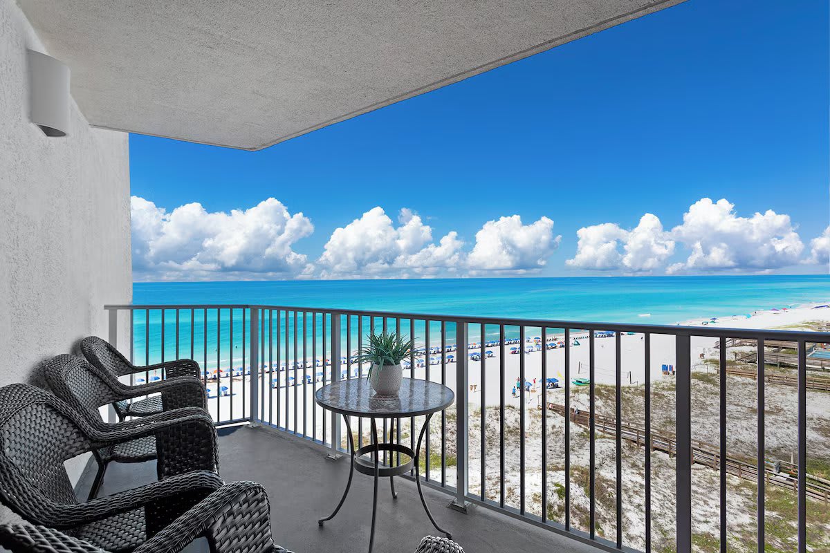 02-Mainsail-162-Balcony