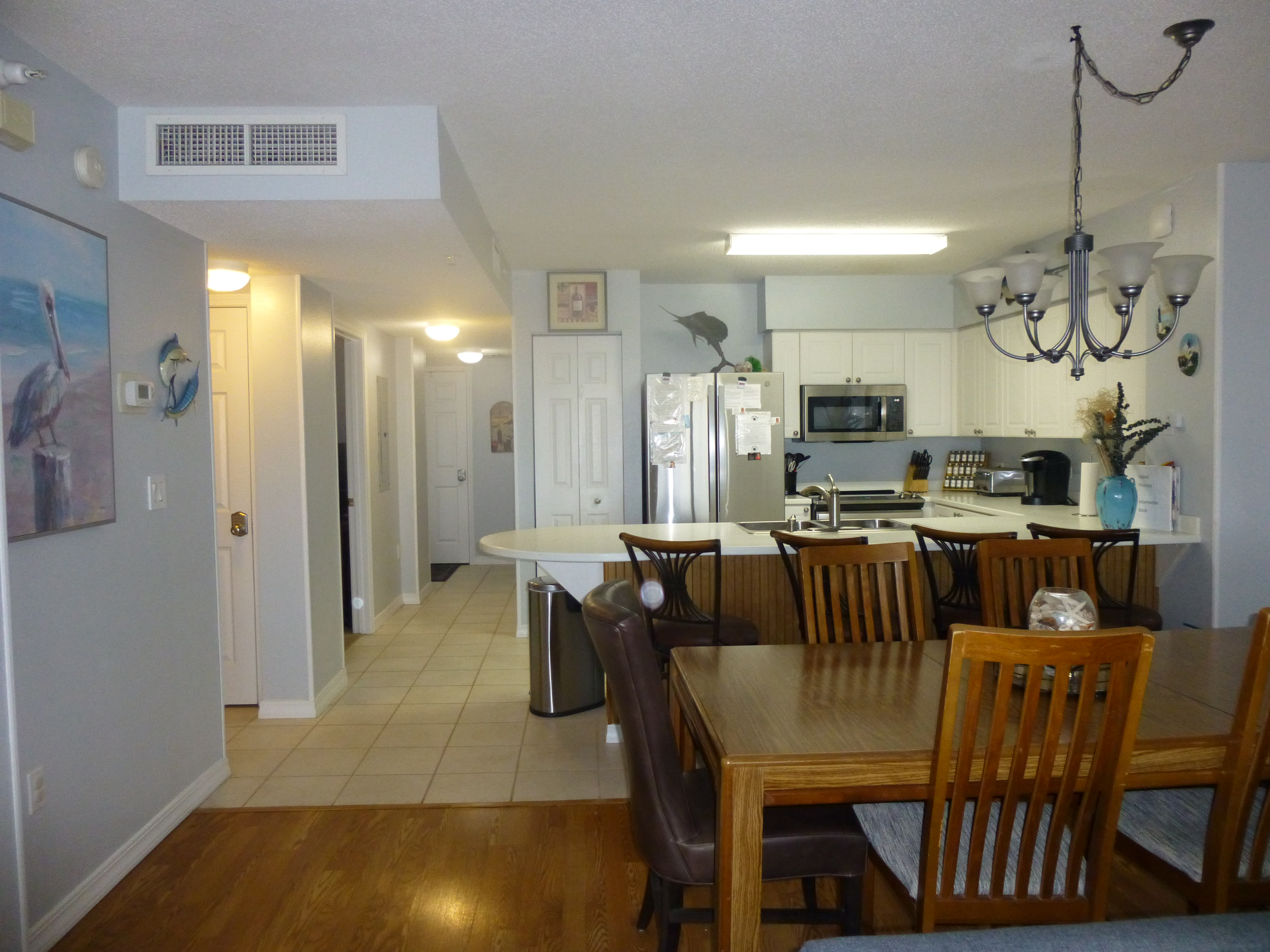 Fully stocked kitchen &amp; seating area