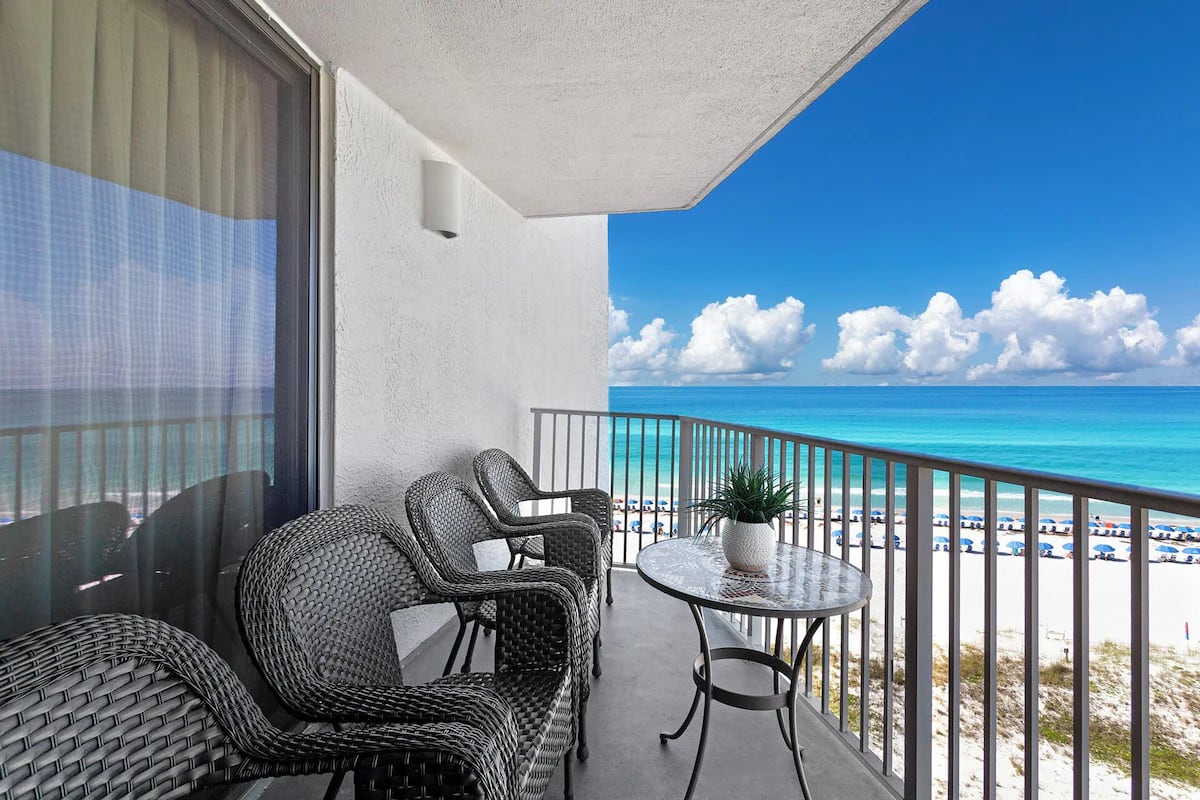 09-Mainsail-162-Balcony-Alt