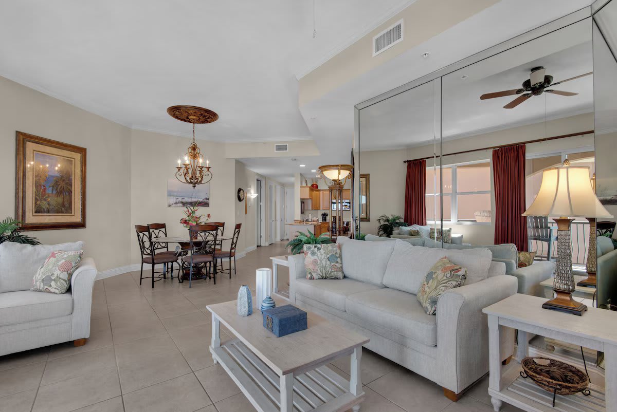 Living room Looking toward Dining area!